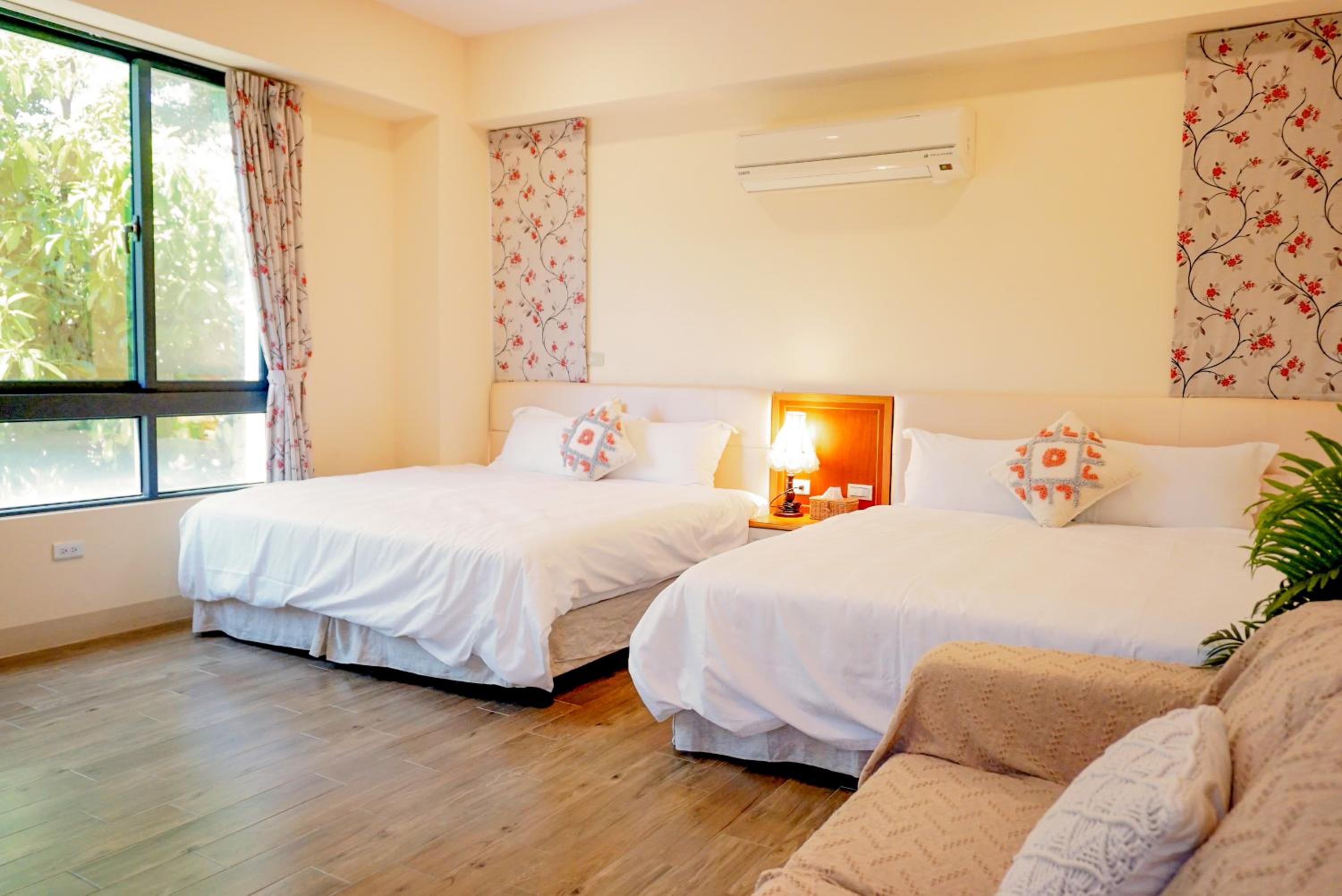 Quadruple Room with Mountain View photo 1