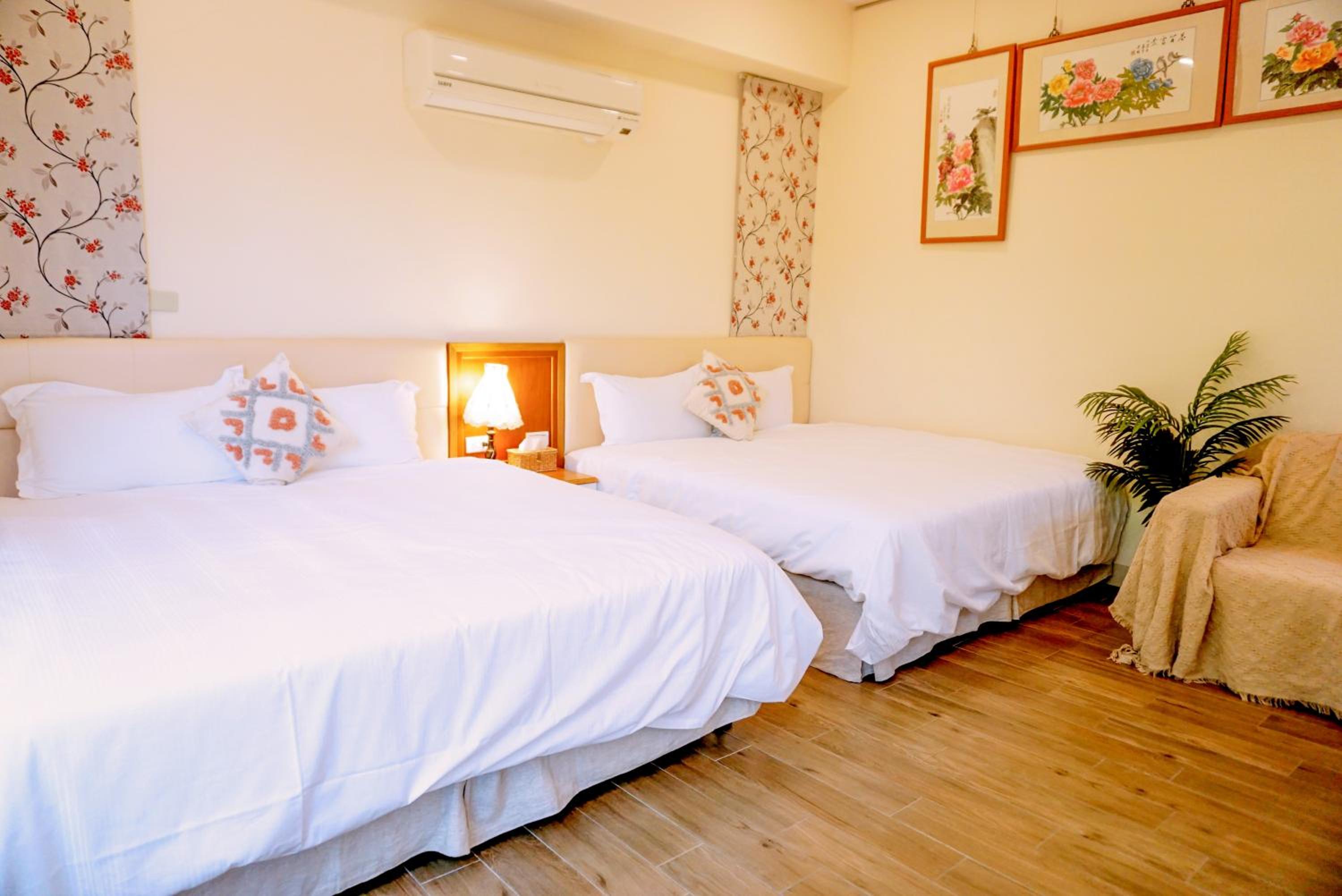 Quadruple Room with Mountain View photo 3
