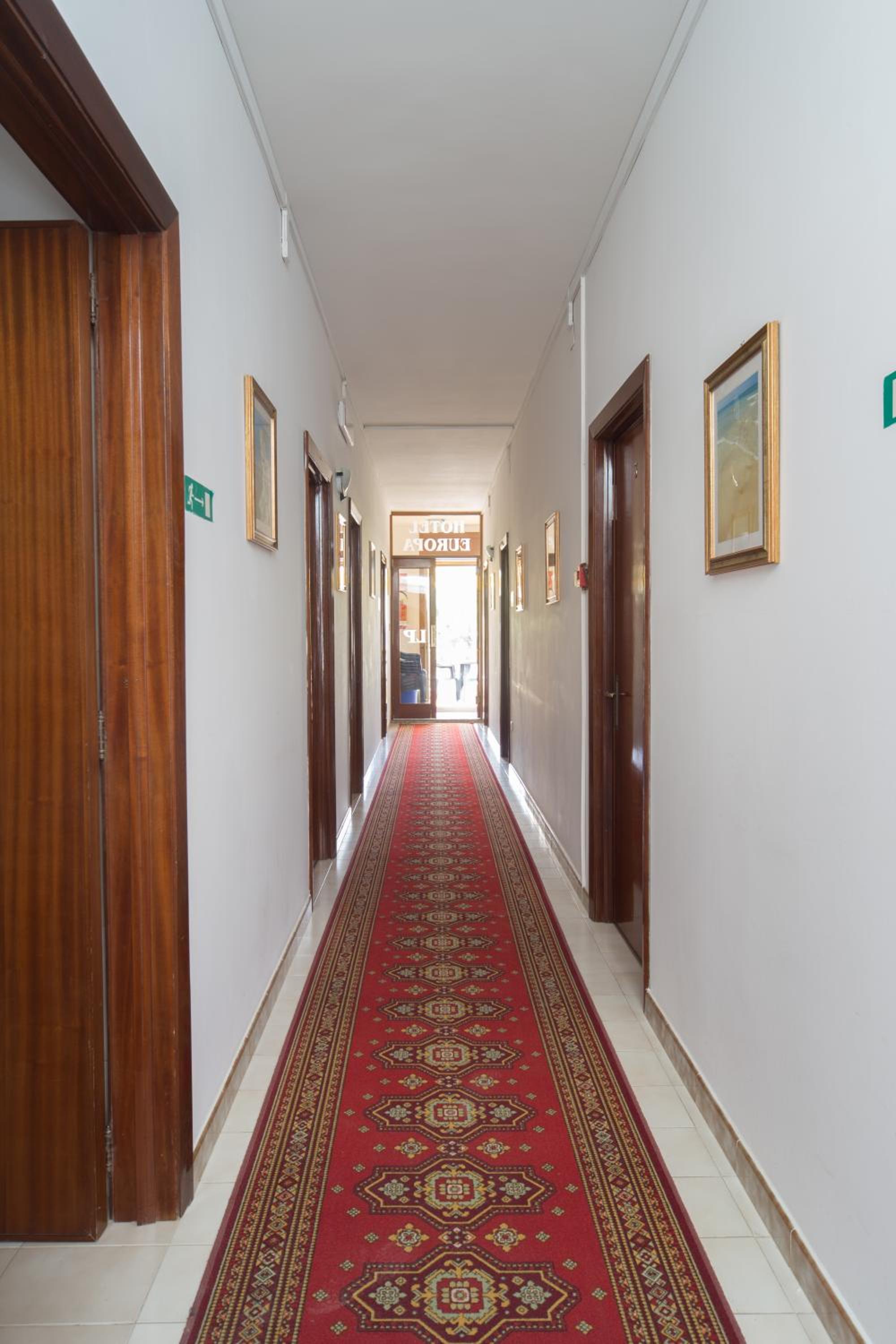 Quadruple Room - Photo 8