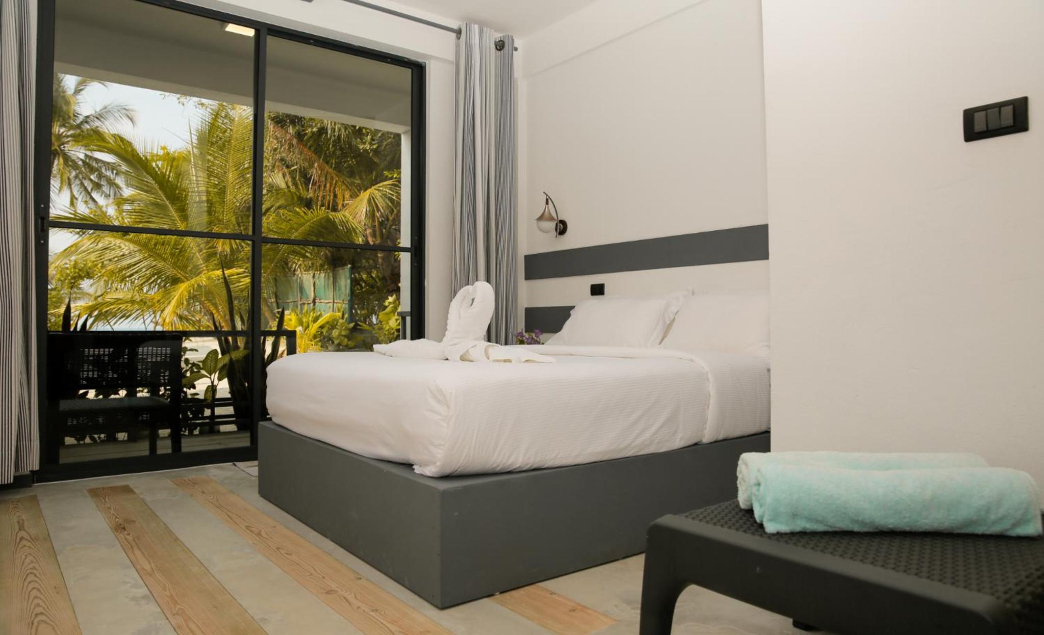 Deluxe Double Room With Balcony And Sea View
