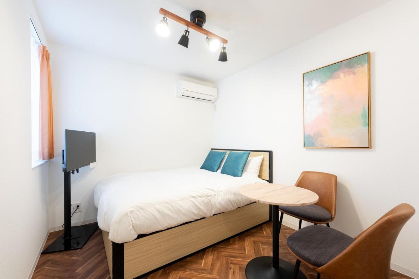 One-Bedroom Apartment photo 1