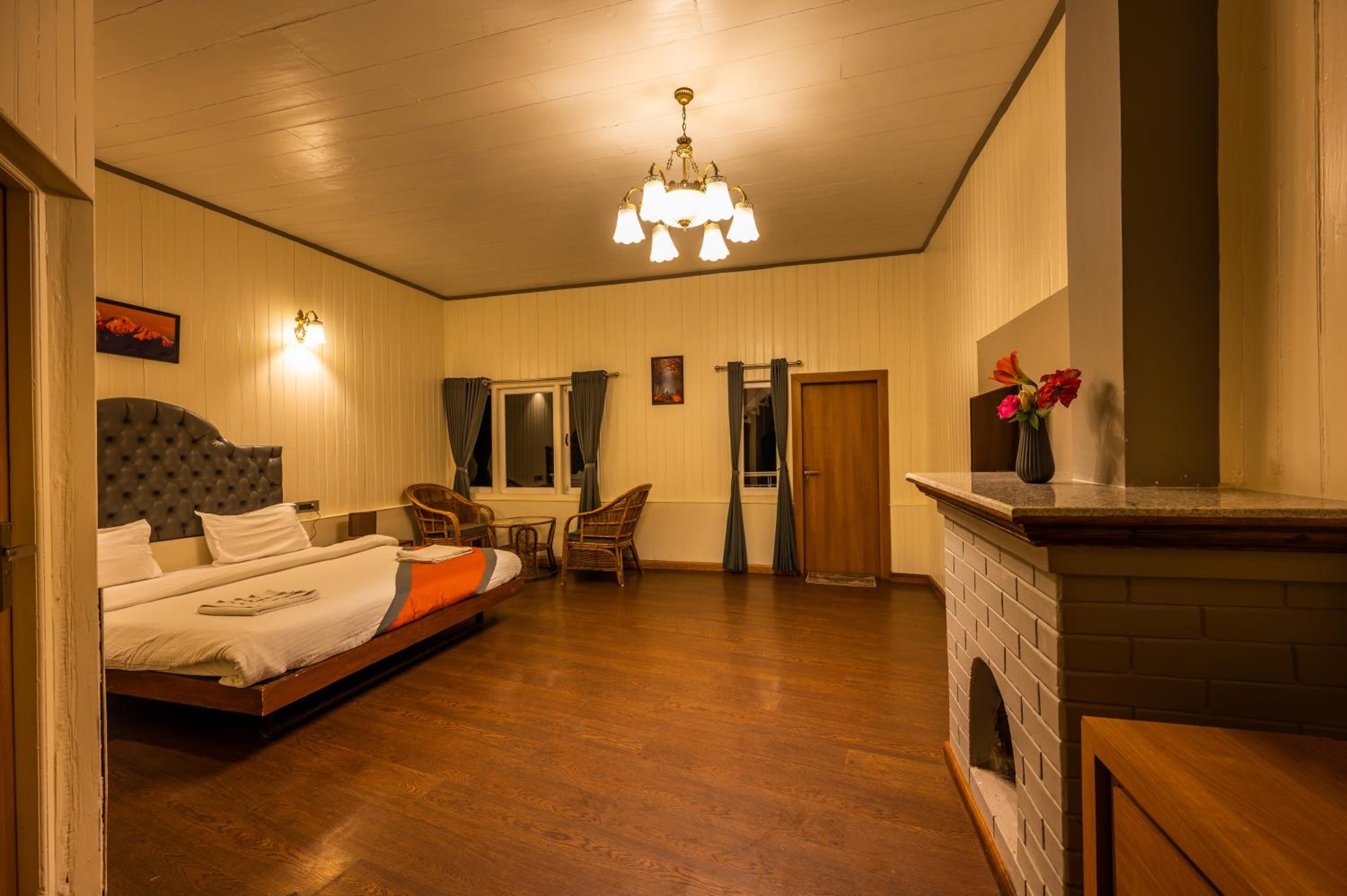 Double Room with Mountain View - Photo 3