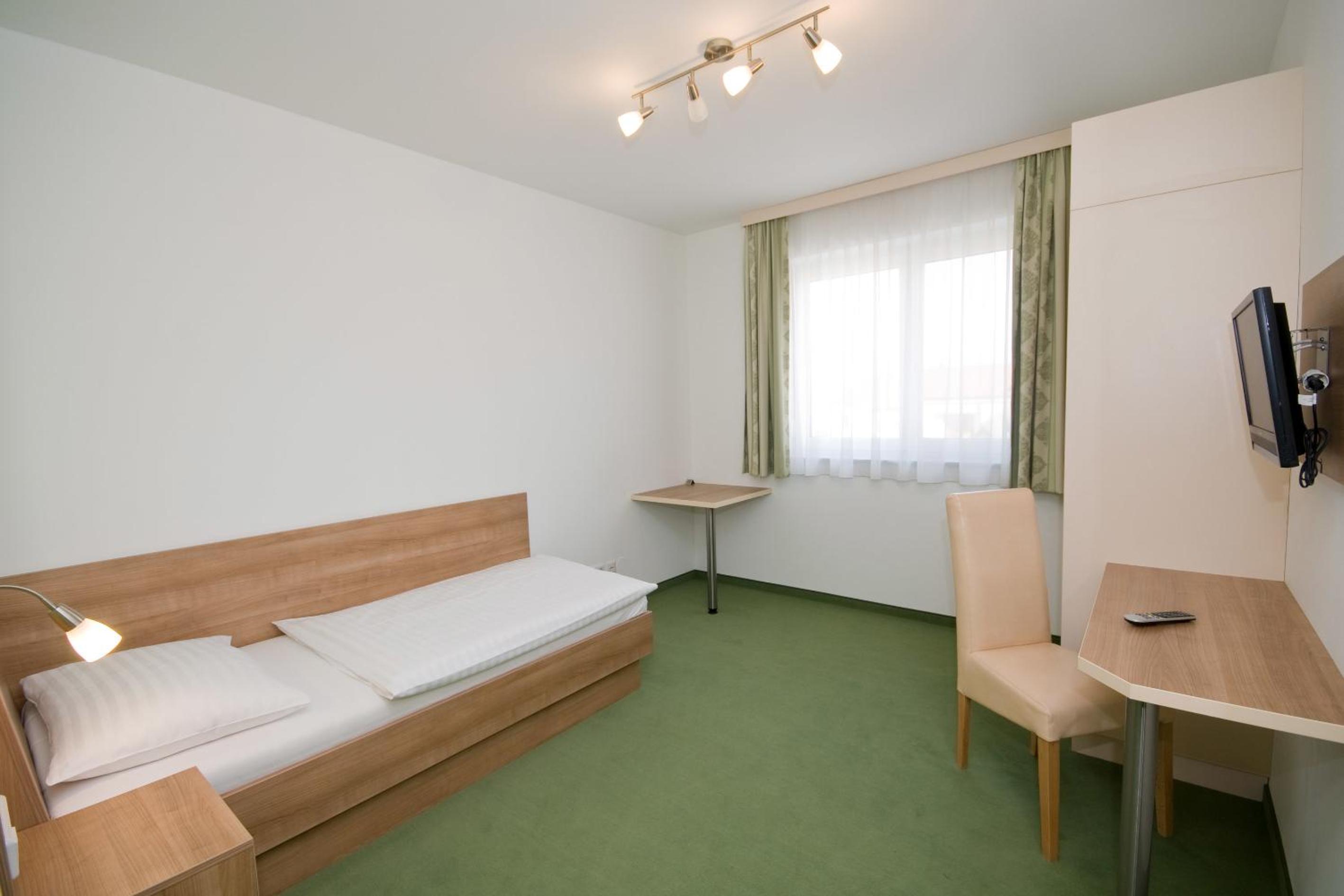 Single Room photo 3