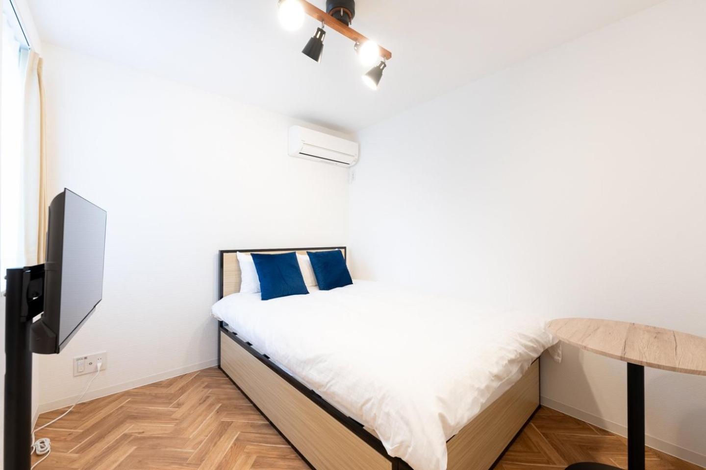 One-Bedroom Apartment photo 1