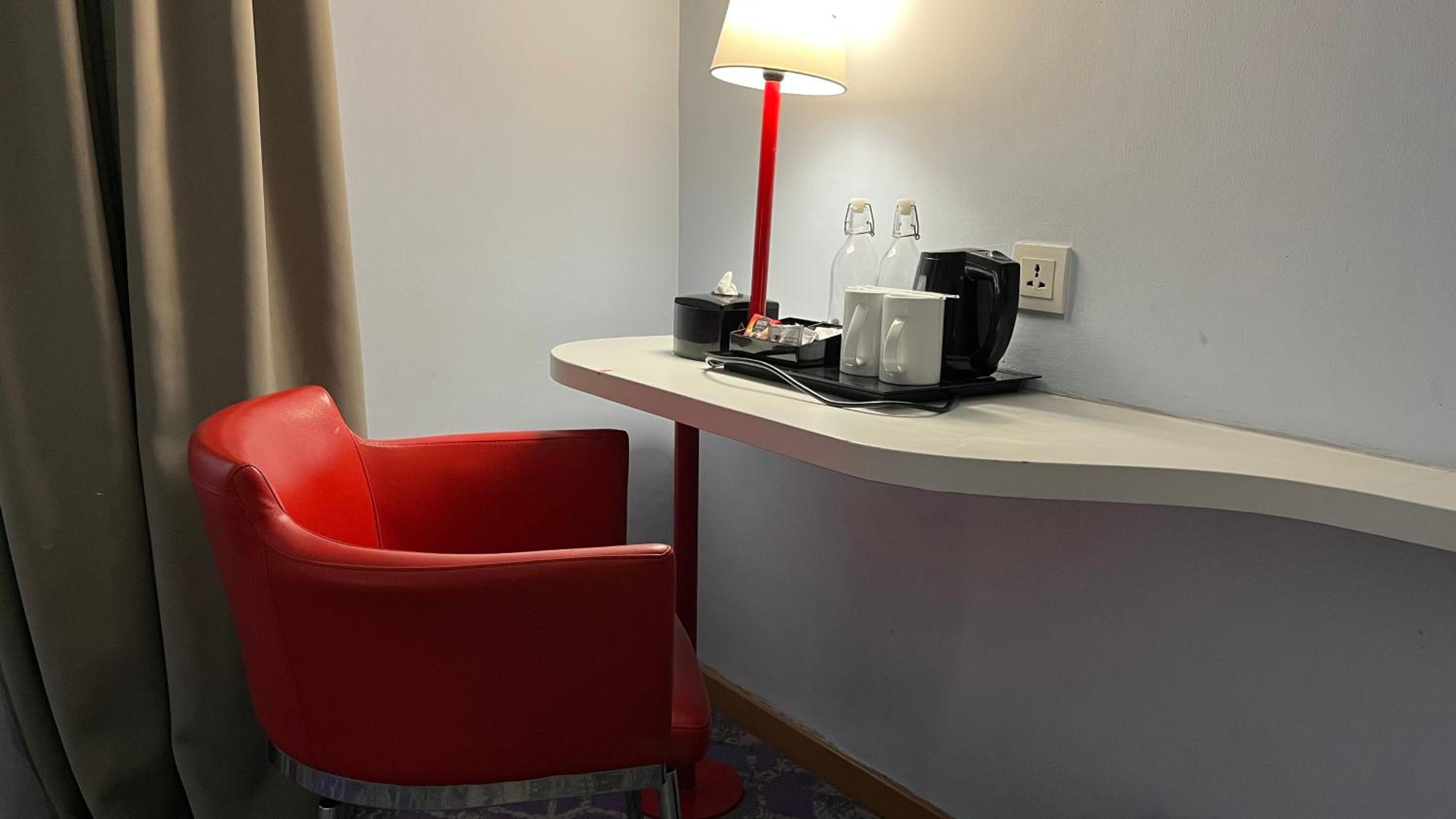 Deluxe King Room - Photo 6