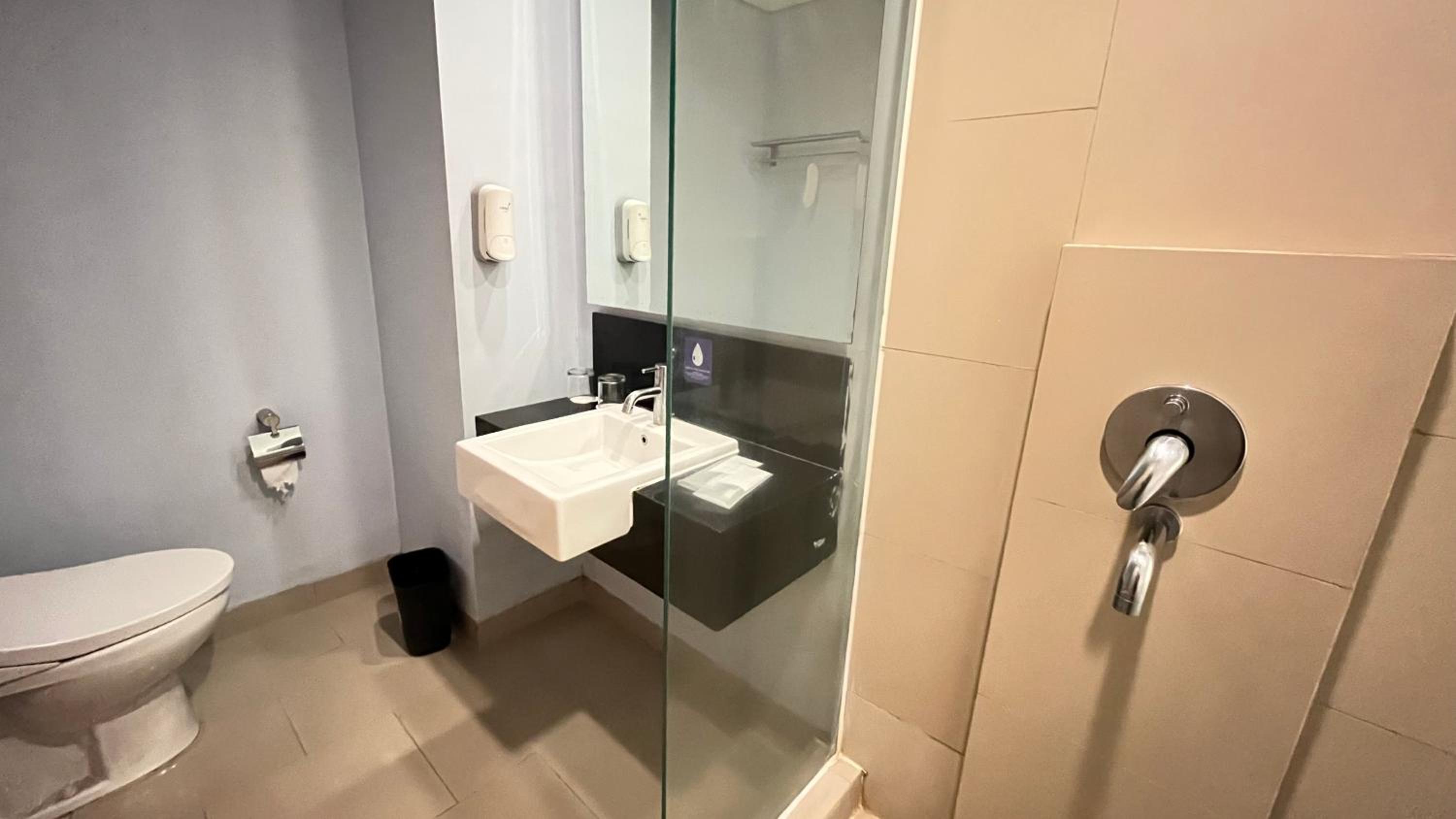 Deluxe King Room - Photo 5