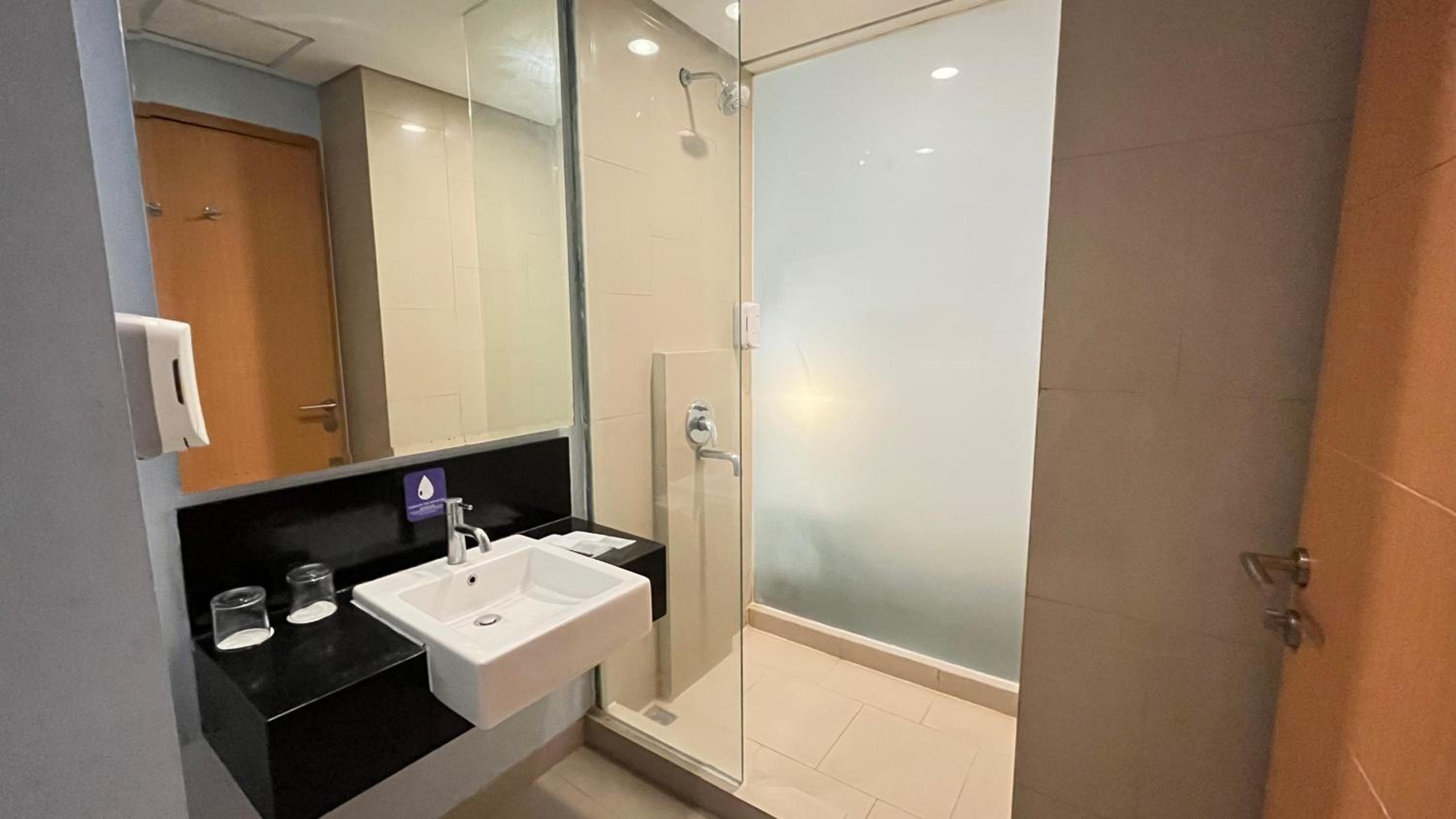 Deluxe King Room - Photo 4