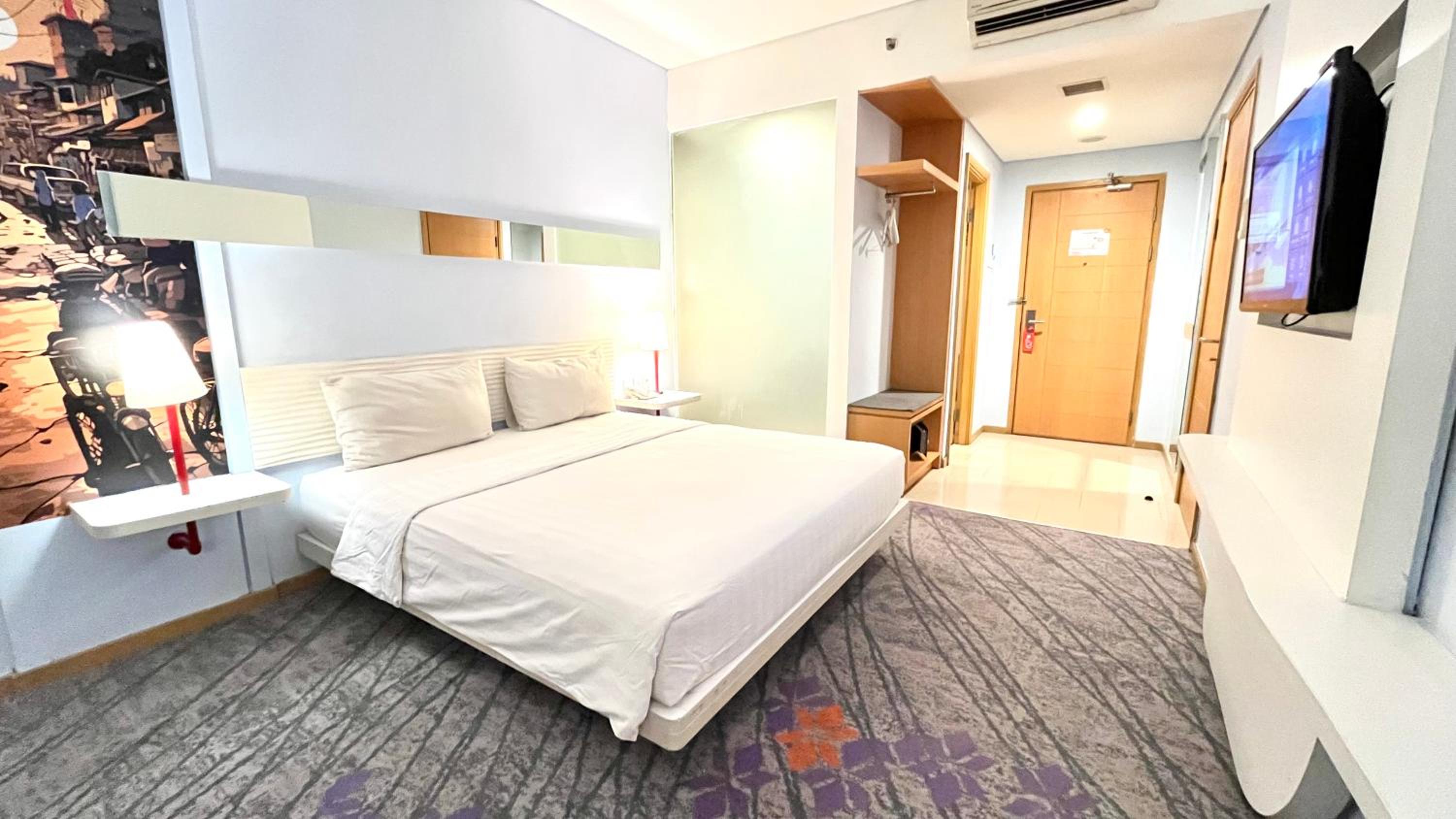 Deluxe King Room - Photo 8