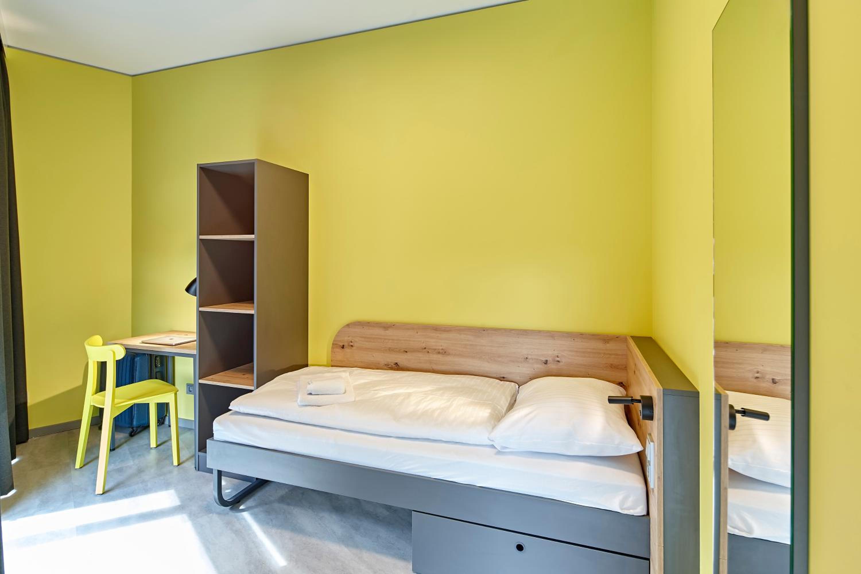 MEININGER Hotel Köln West - Photo 12
