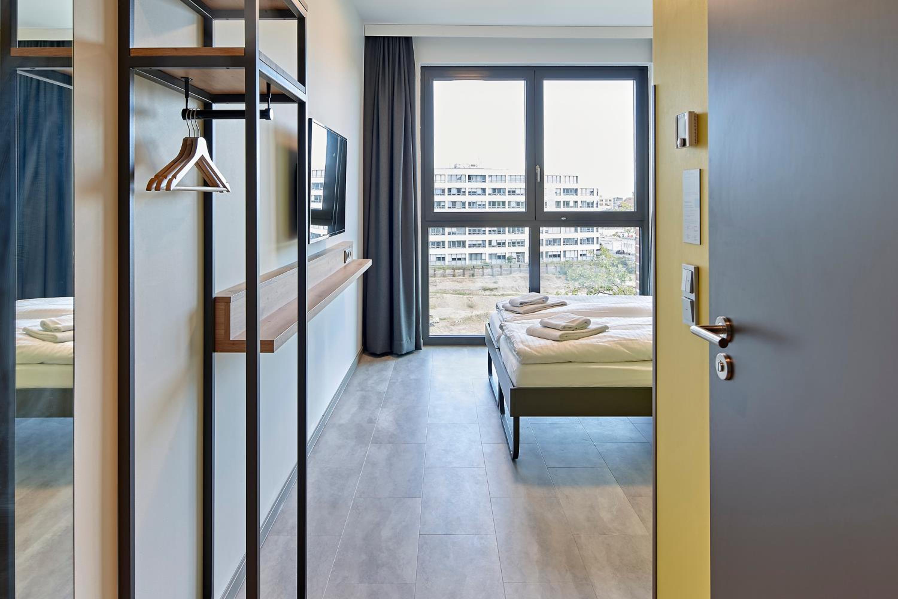 MEININGER Hotel Köln West - Photo 9