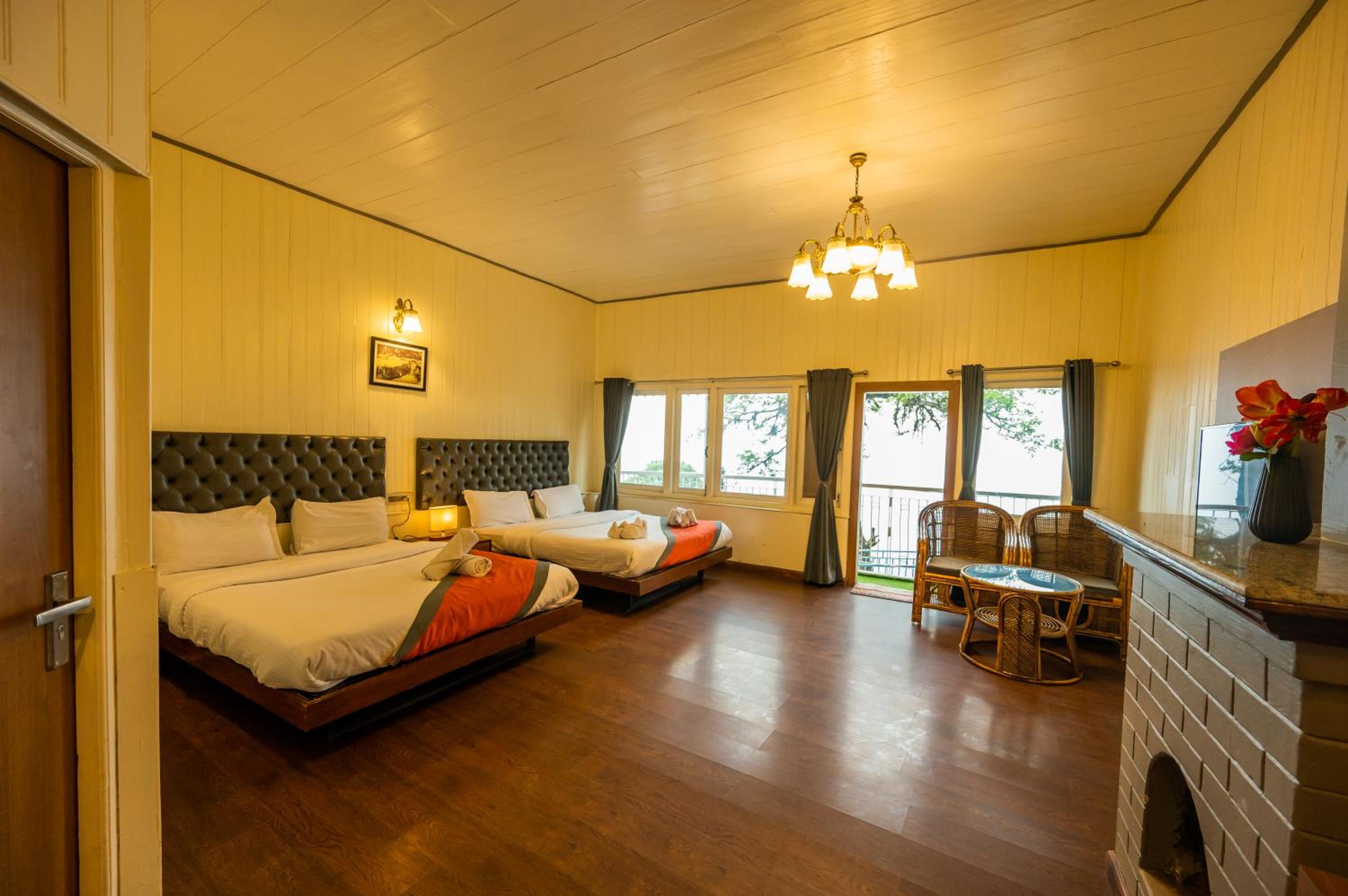Family Room with Mountain View - Photo 1