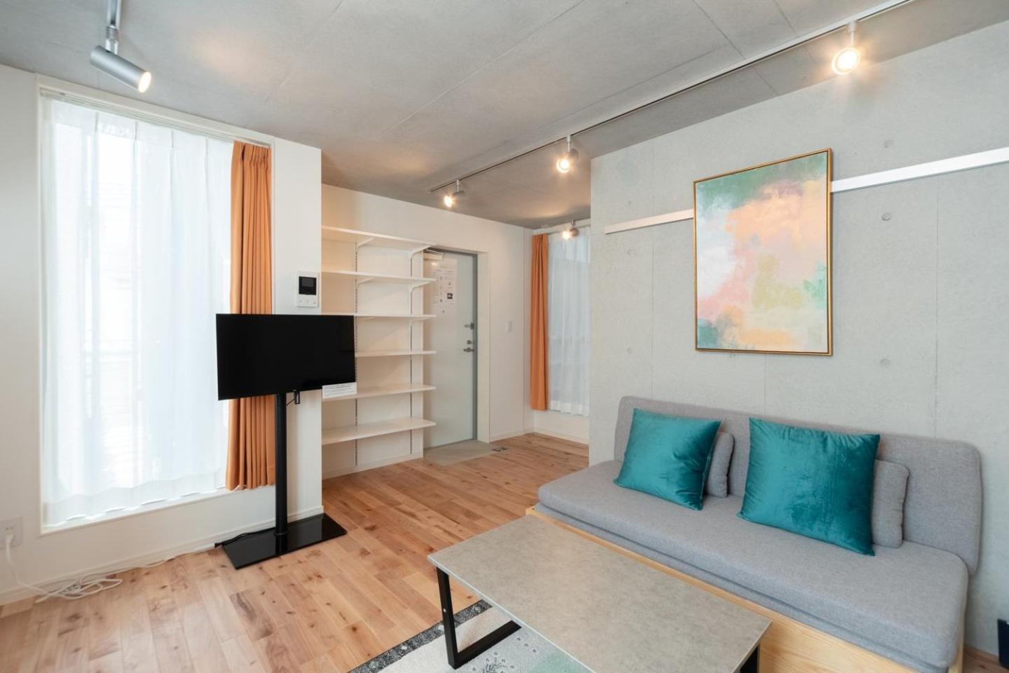 One-Bedroom Apartment photo 1