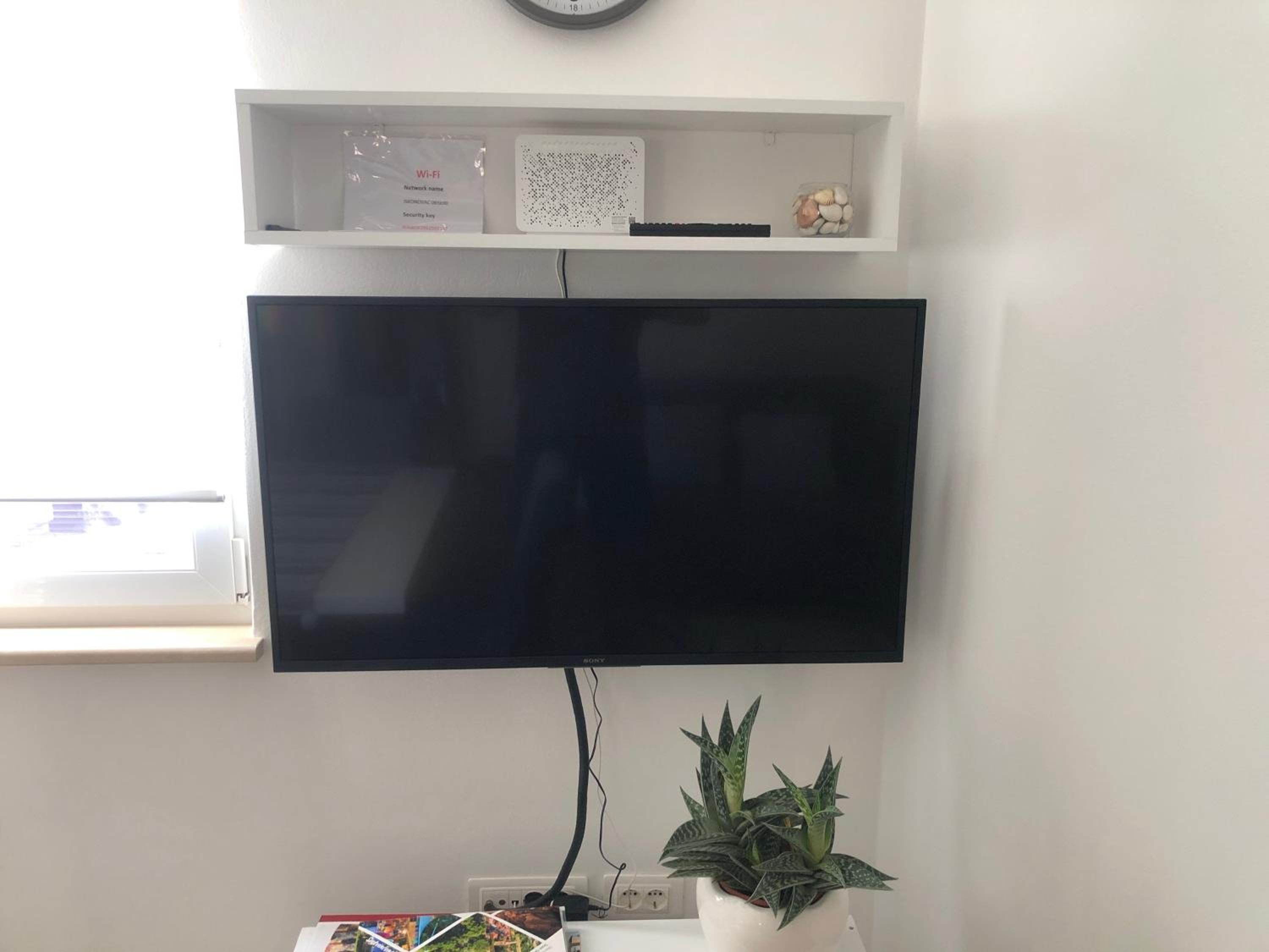 One-Bedroom Apartment - Photo 1