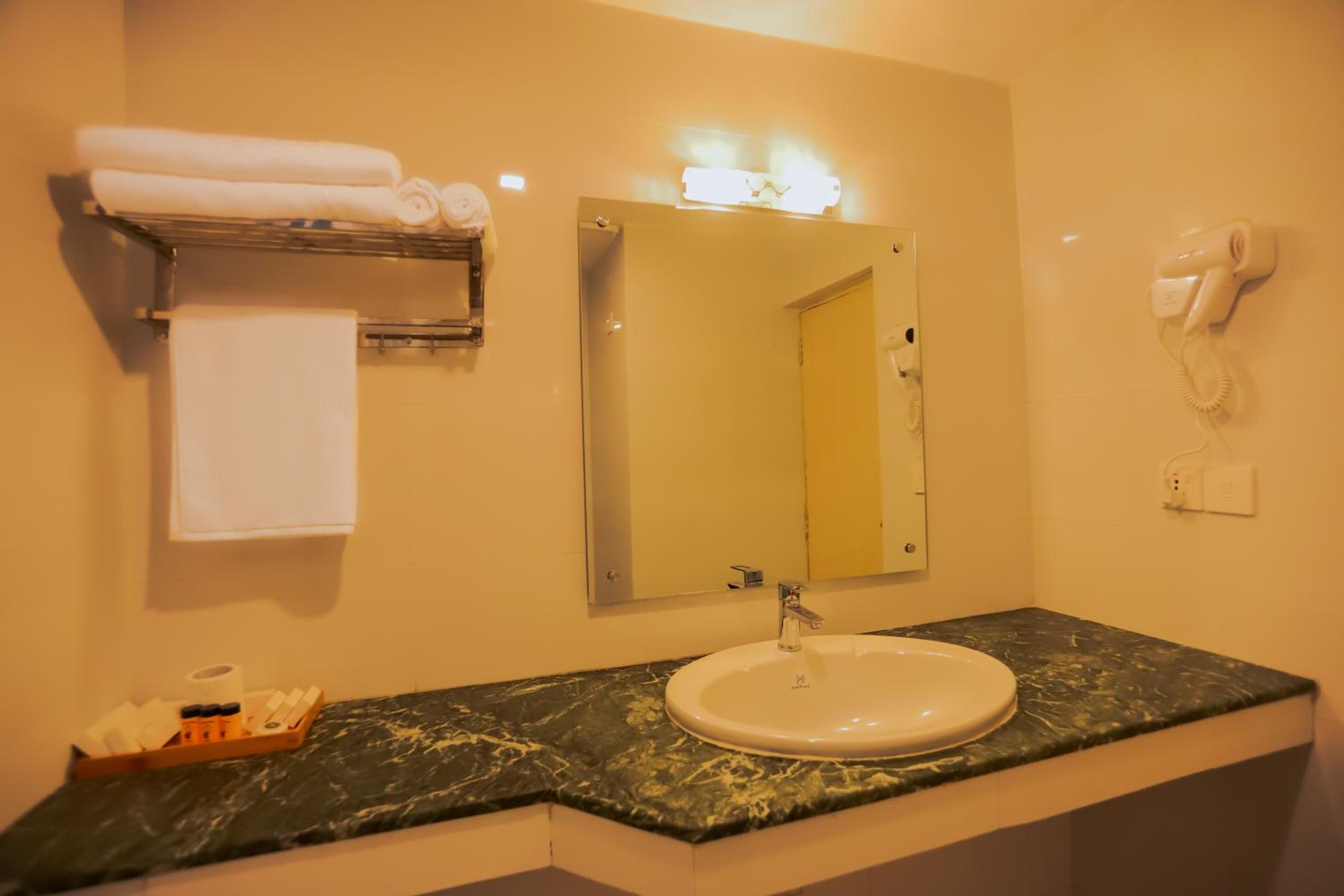 Deluxe Double Room - Photo 10