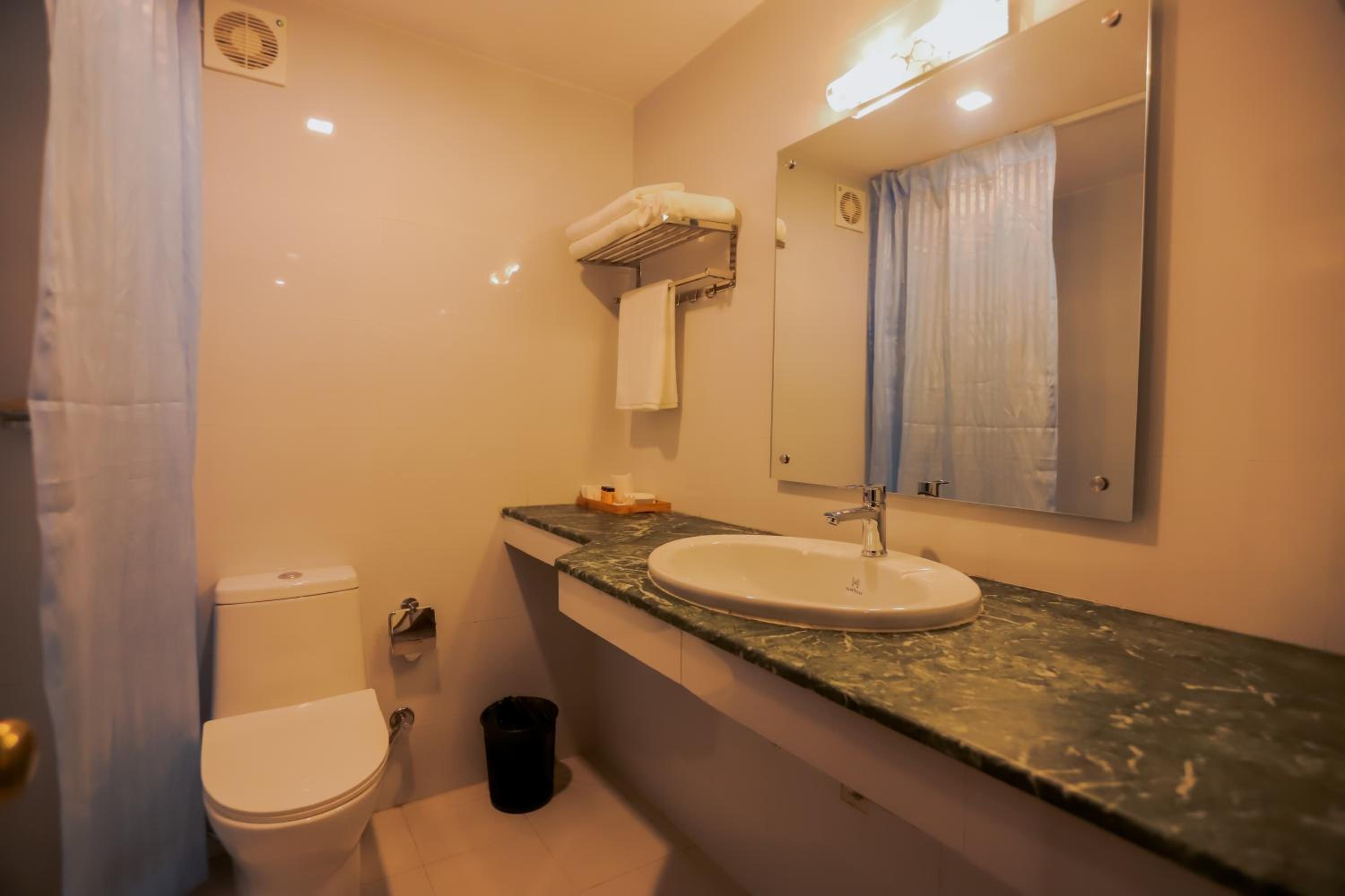 Deluxe Double Room - Photo 19