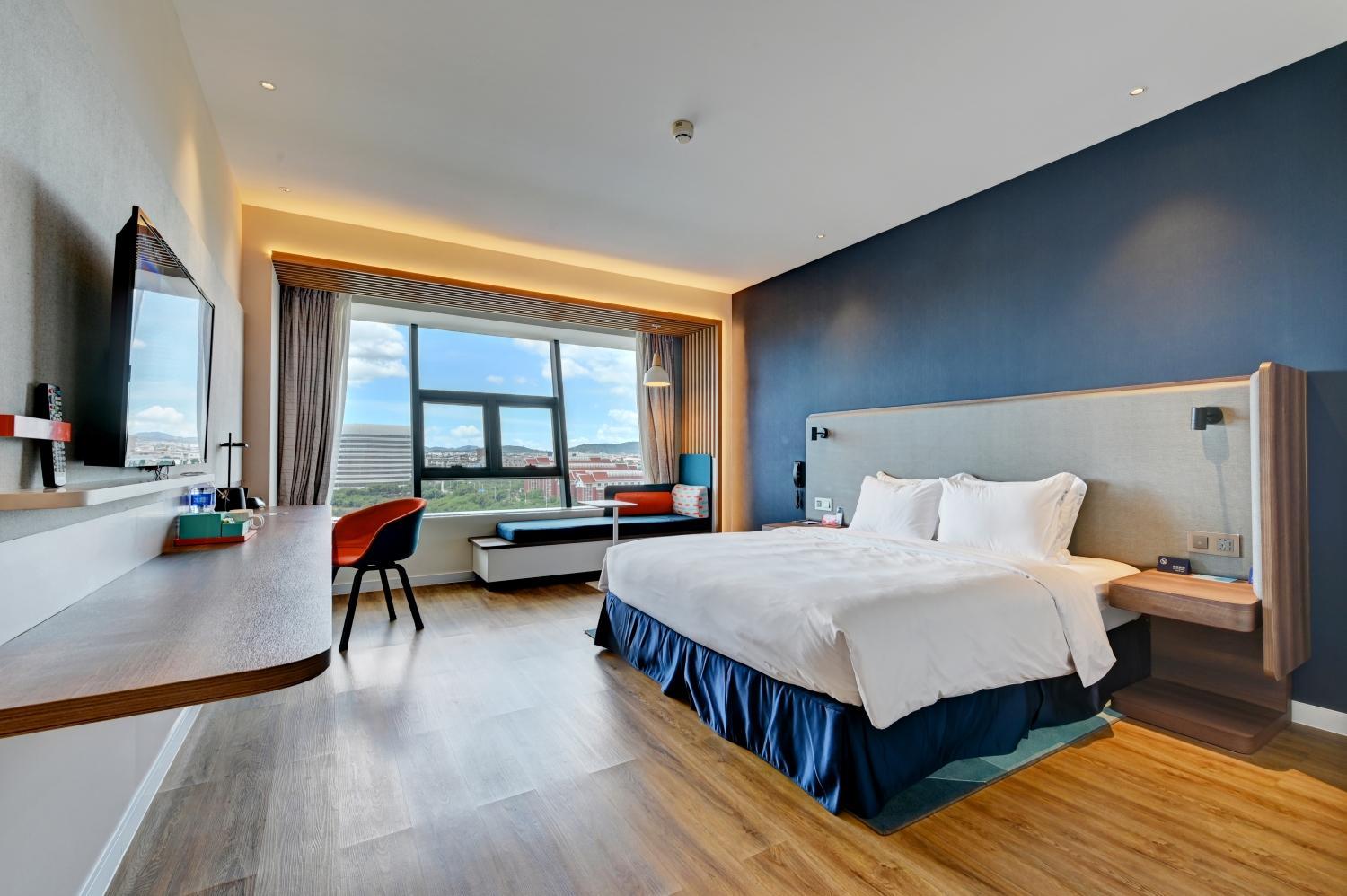 King Room with Side Sea View - Non-Smoking - Photo 2