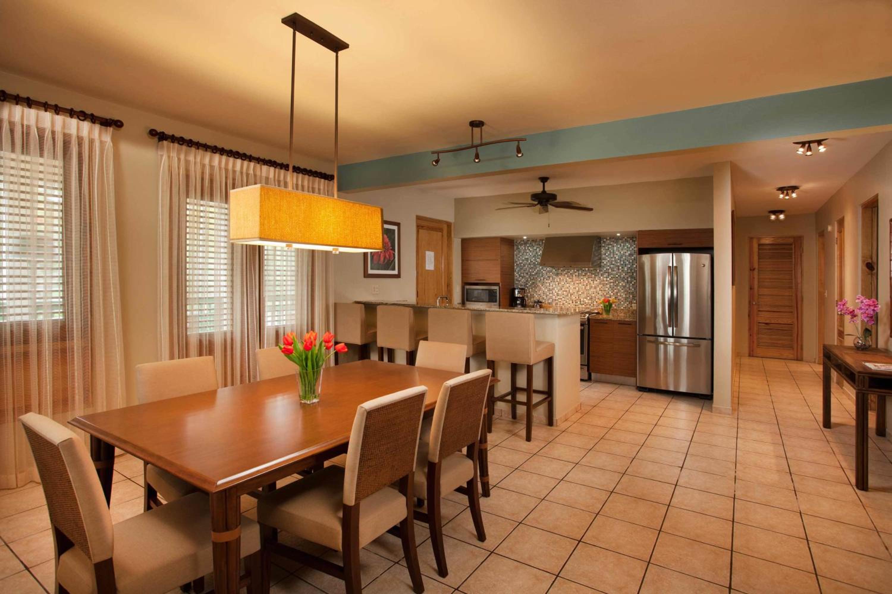 Three-Bedroom Villa - Photo 2