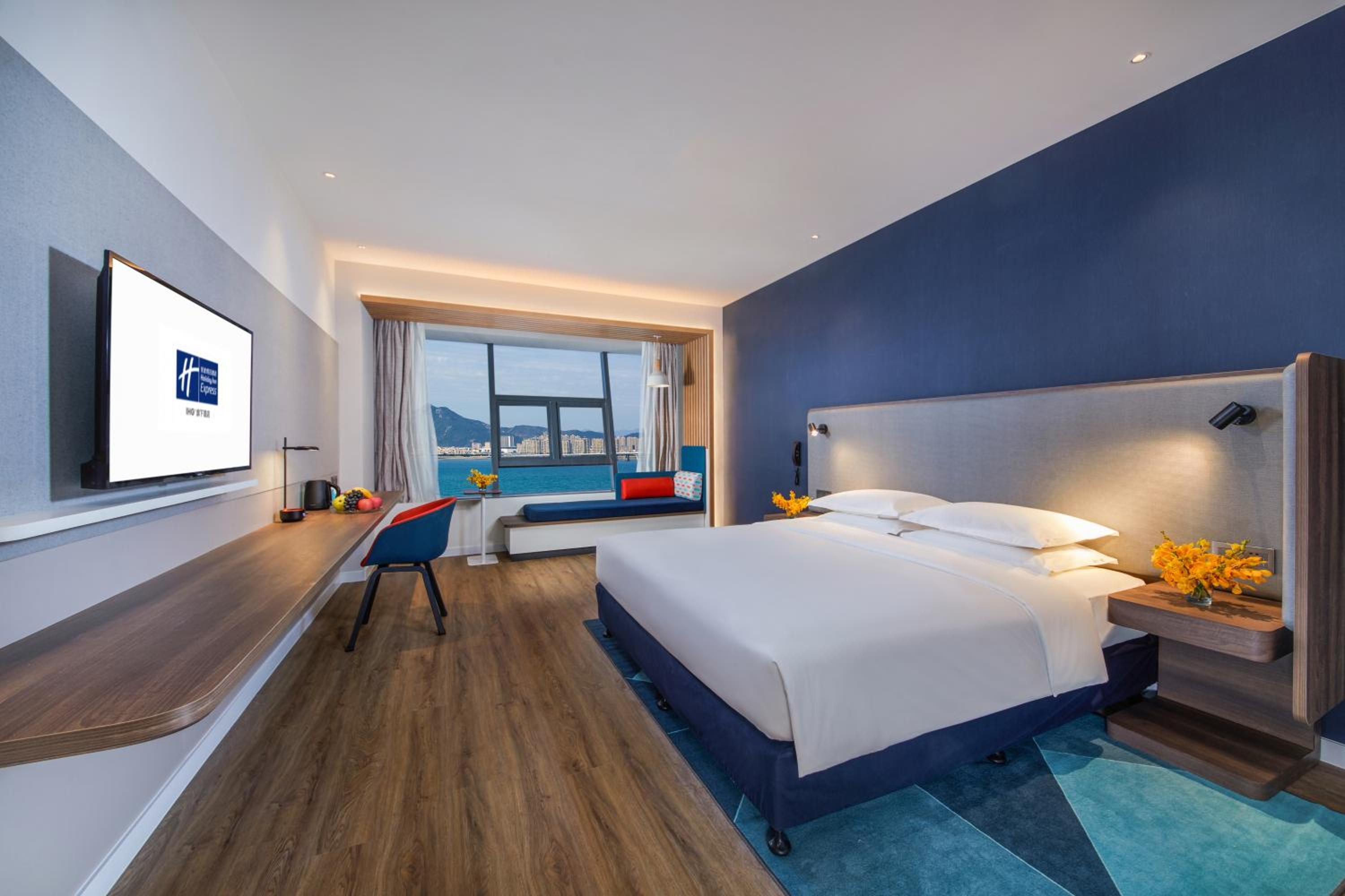 King Room with Side Sea View - Non-Smoking - Photo 1