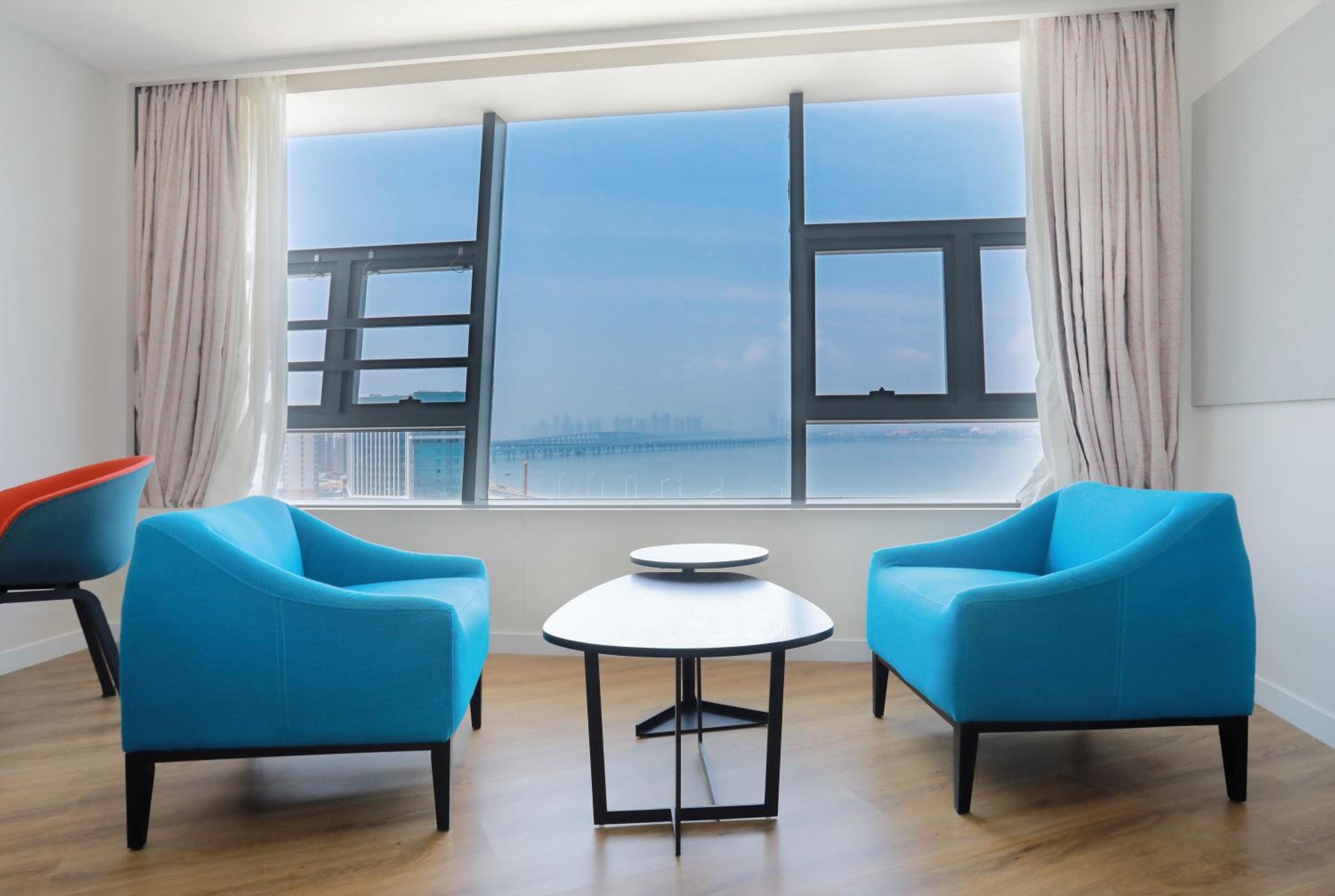 Large King Room with Sea View - Photo 2