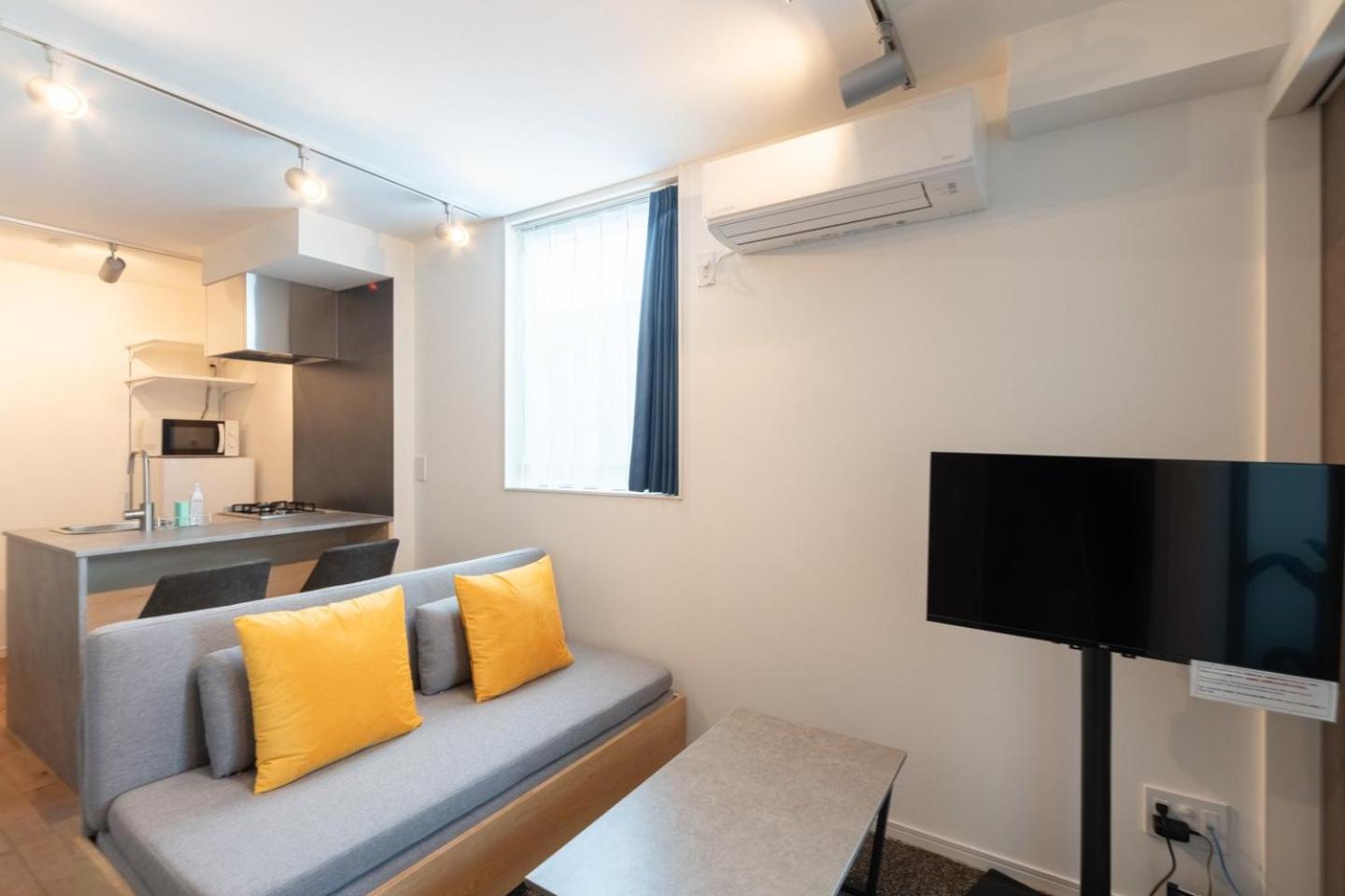 One-Bedroom Apartment photo 1