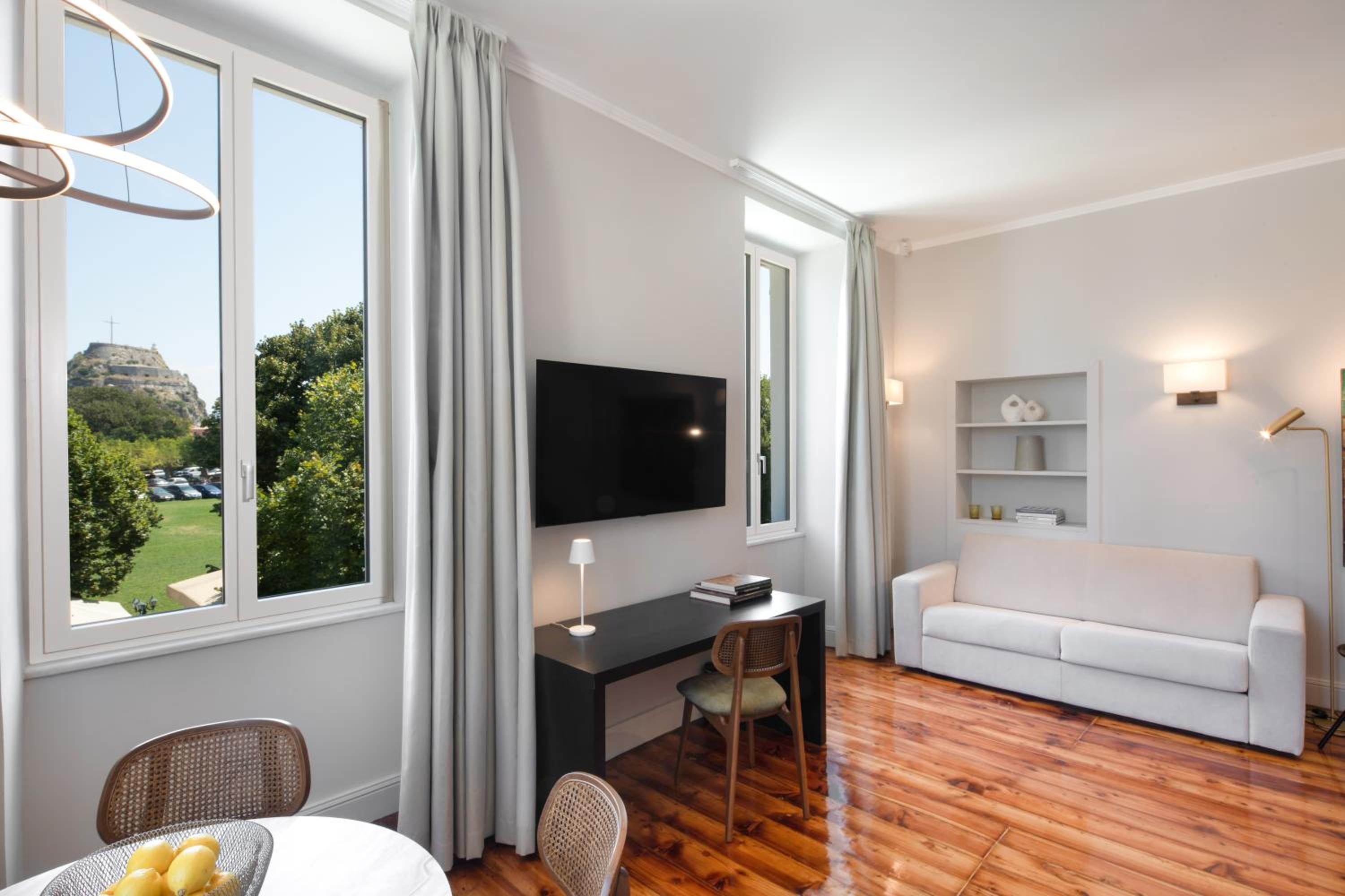 One-Bedroom Apartment photo 2