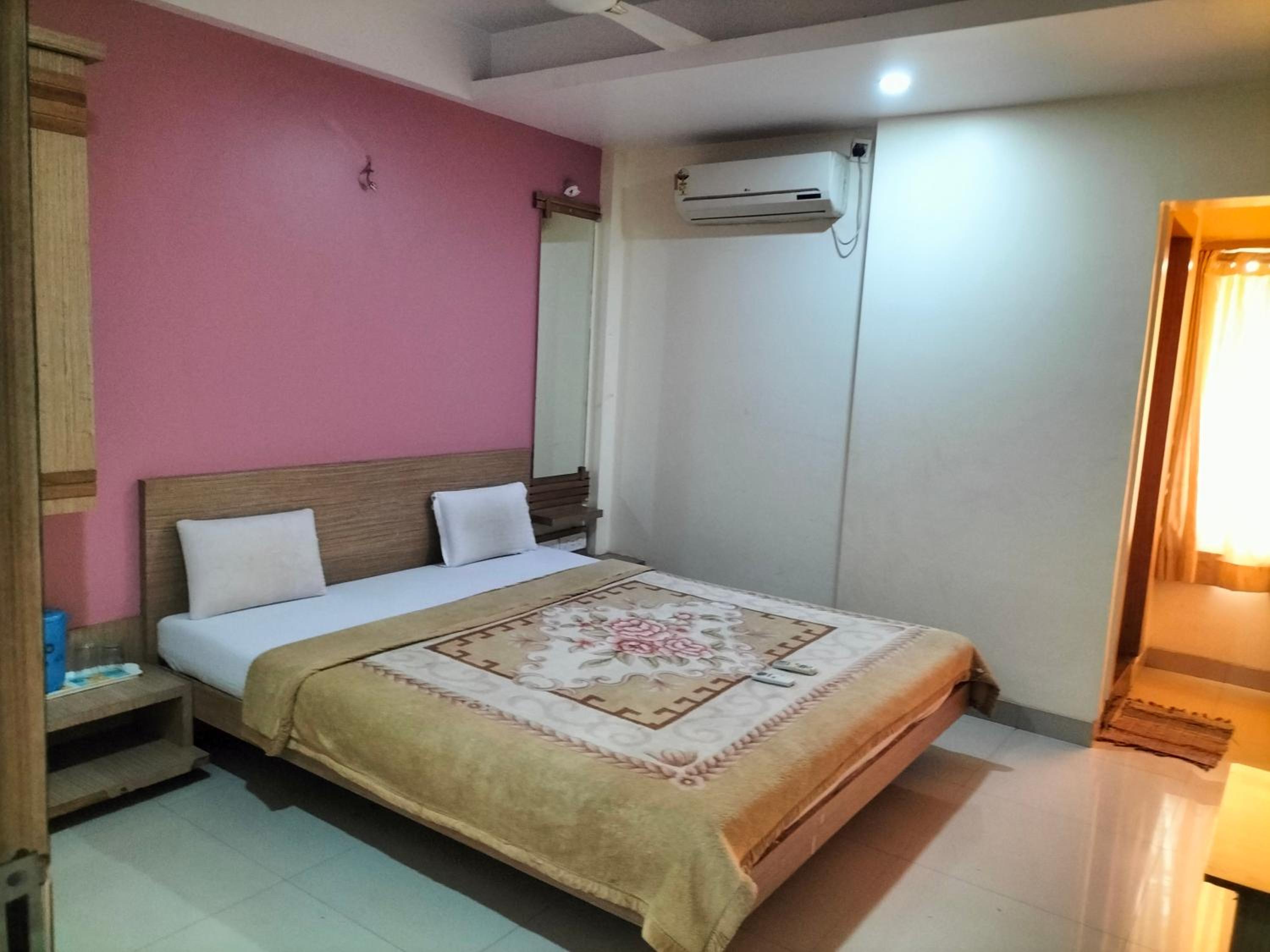 Deluxe Double Room photo 2