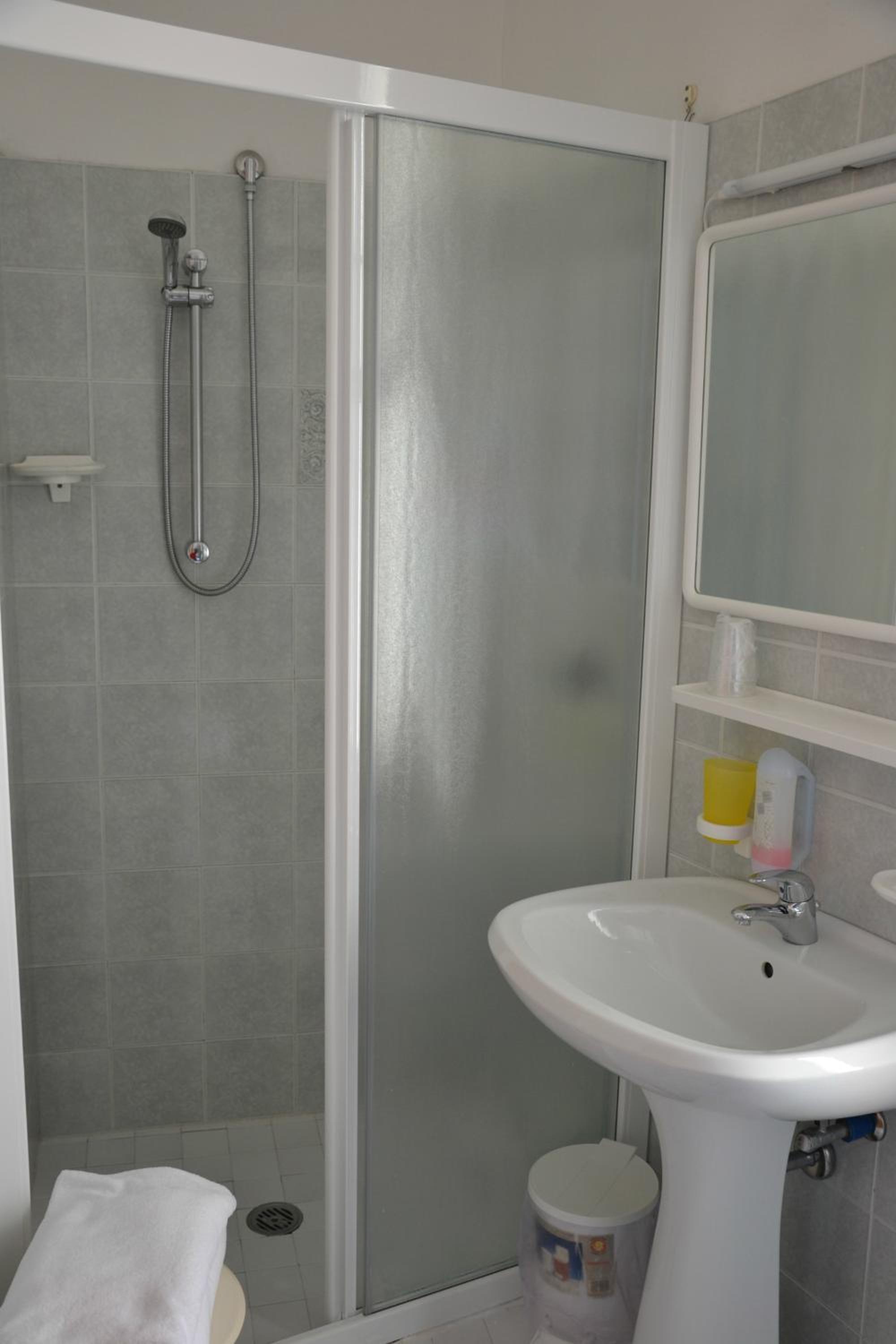 Superior Quadruple Room - Photo 5