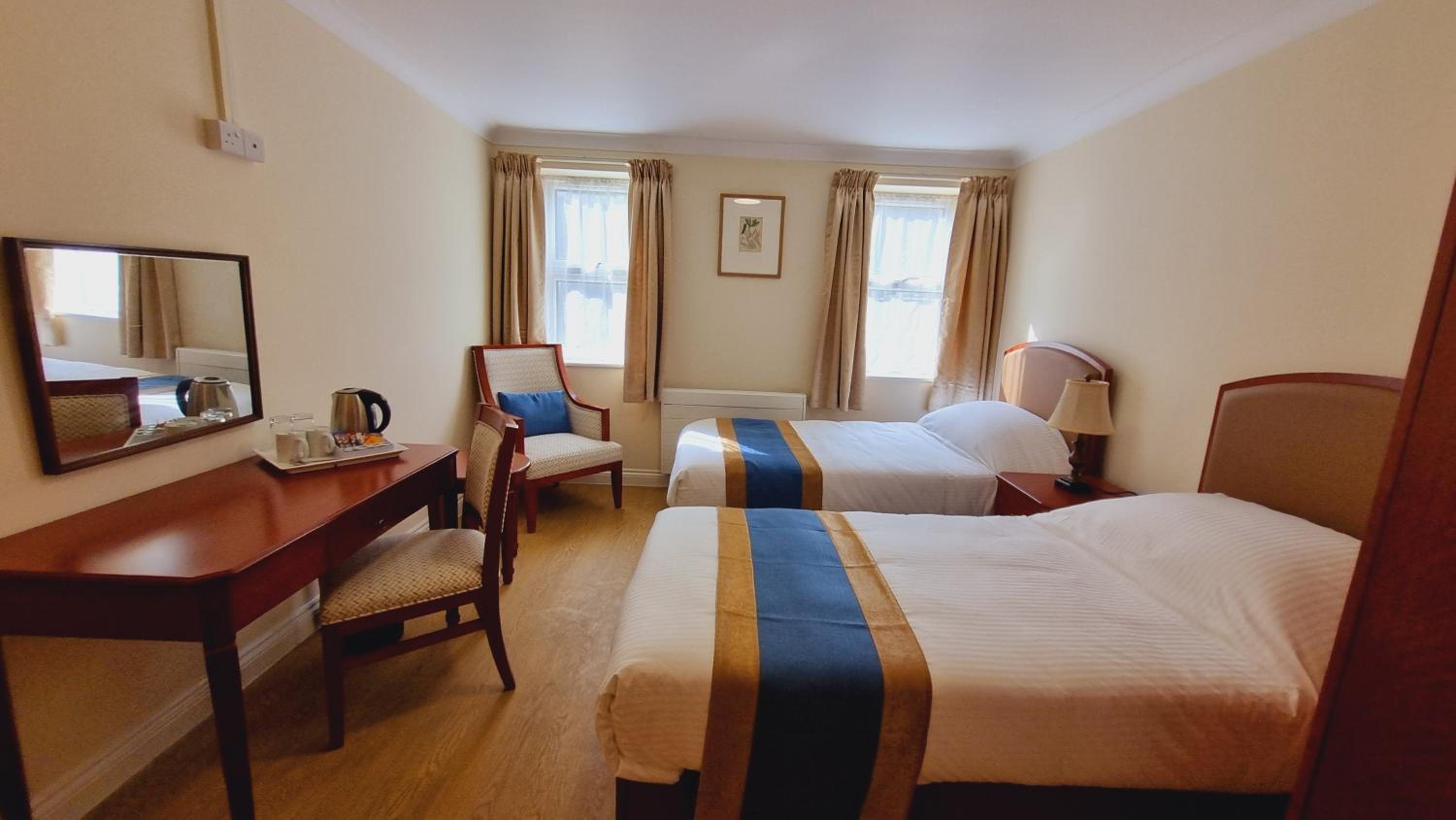 Standard Twin Room - Photo 2