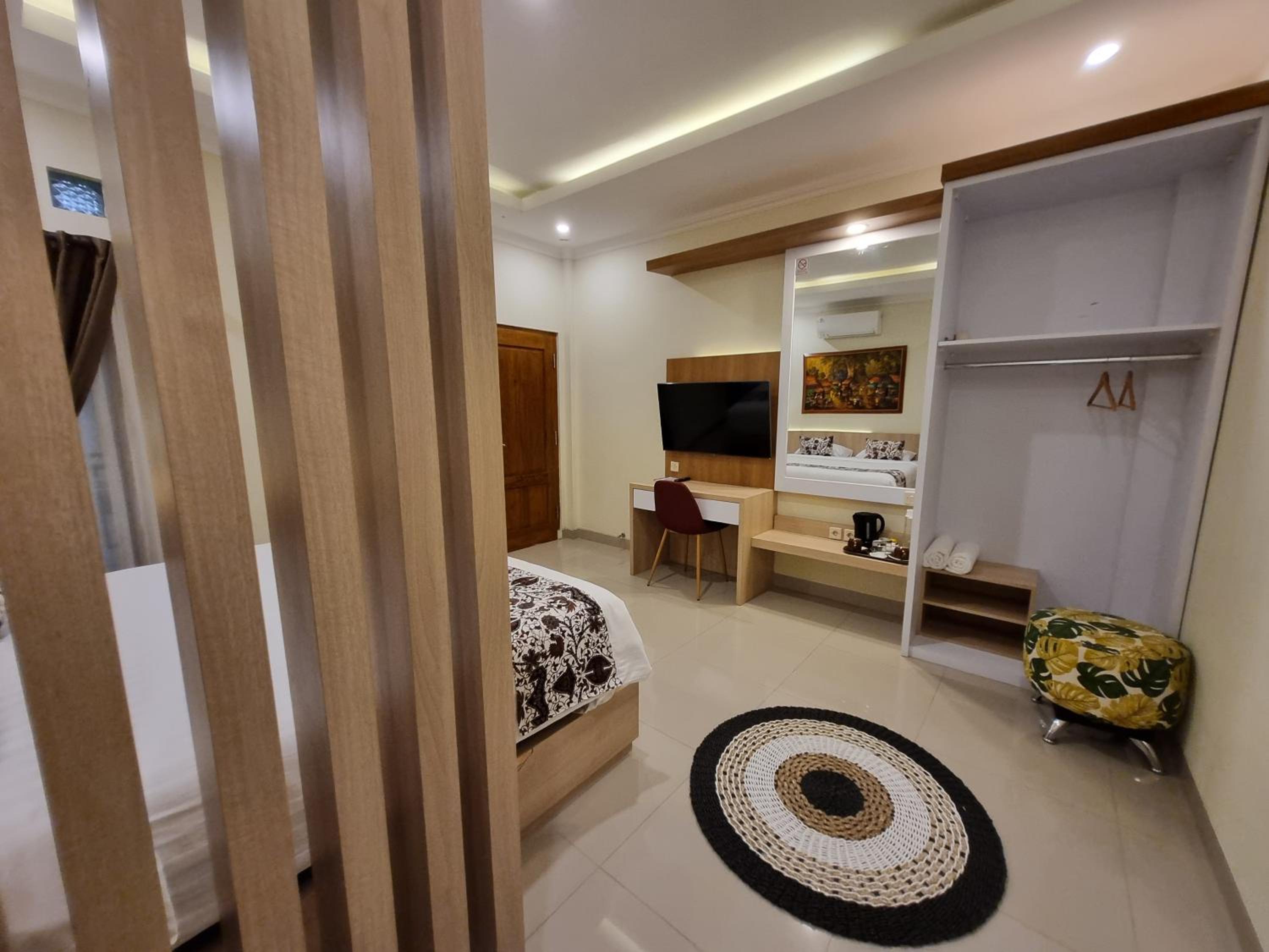 Deluxe King Room - Photo 4