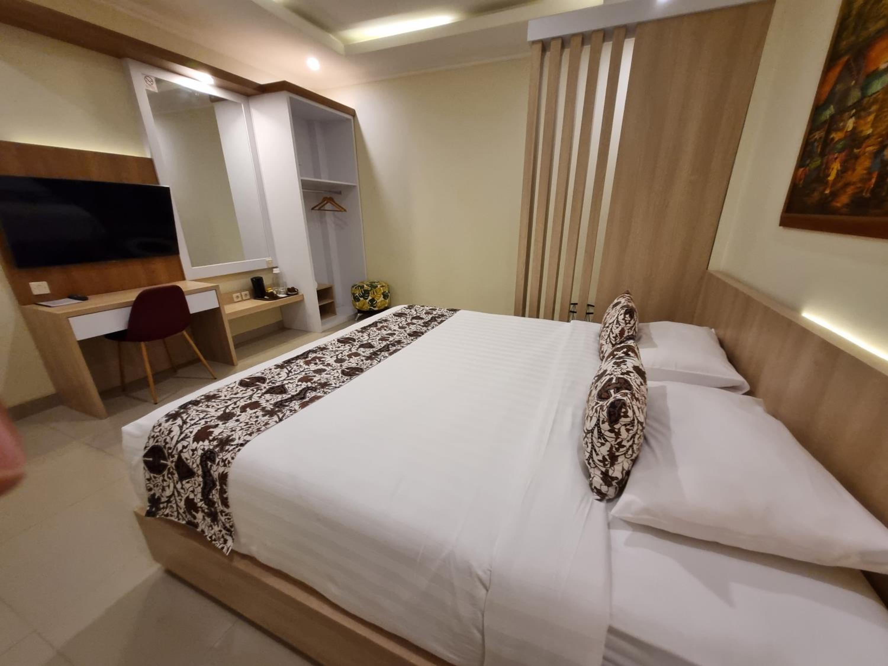 Deluxe King Room - Photo 5
