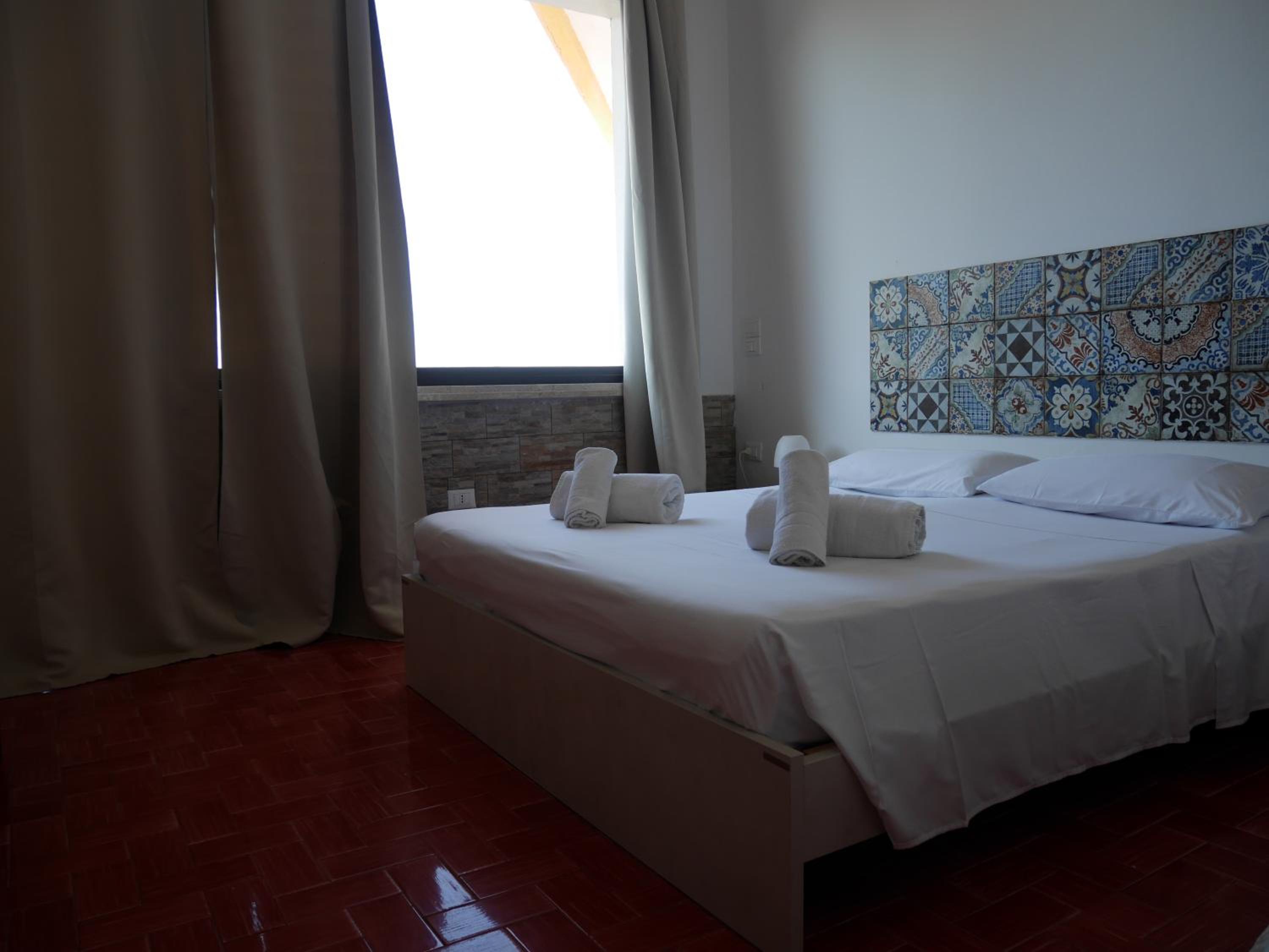 Double Room with Balcony and Sea View - Photo 19
