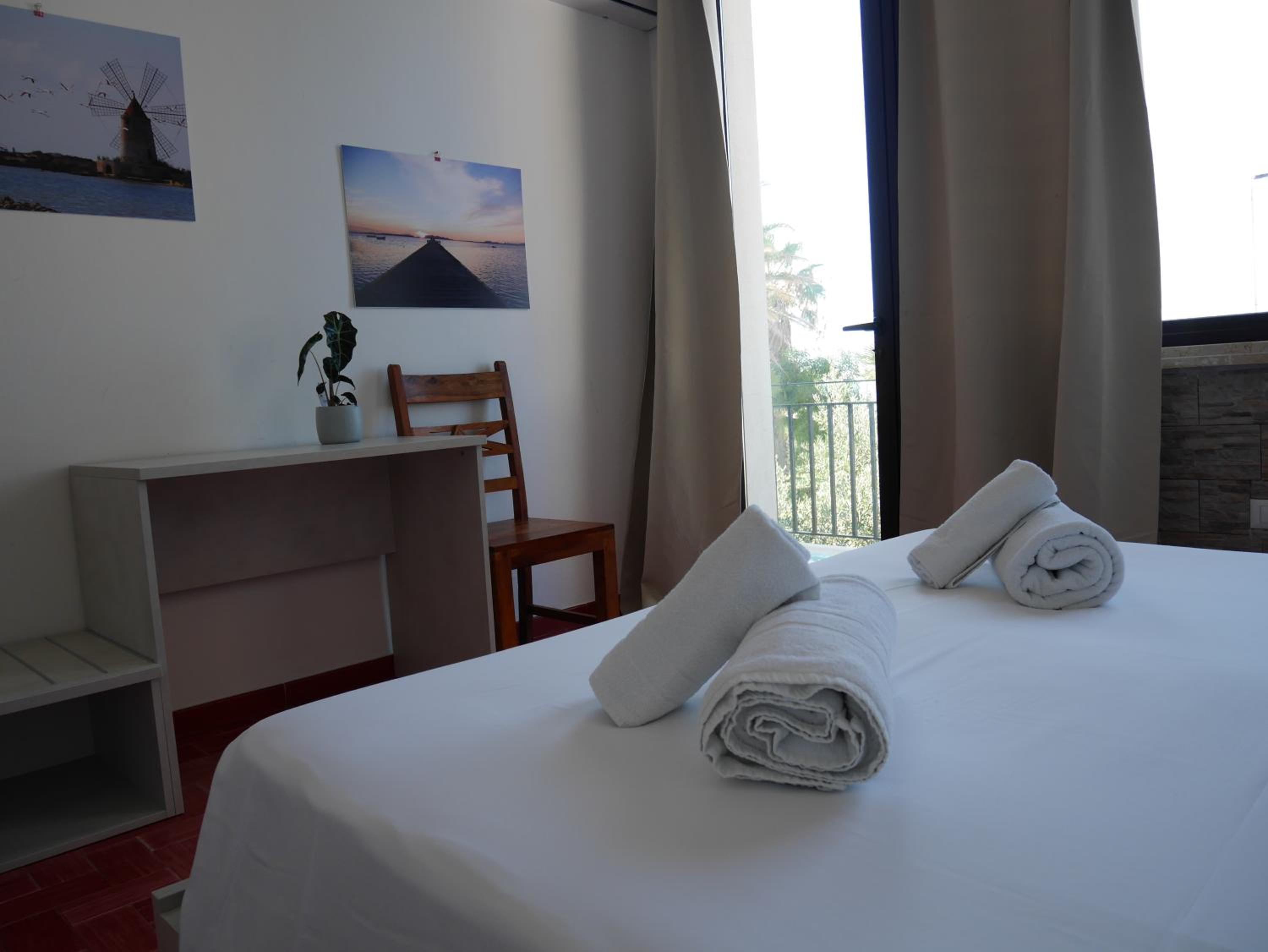 Double Room with Balcony and Sea View - Photo 30