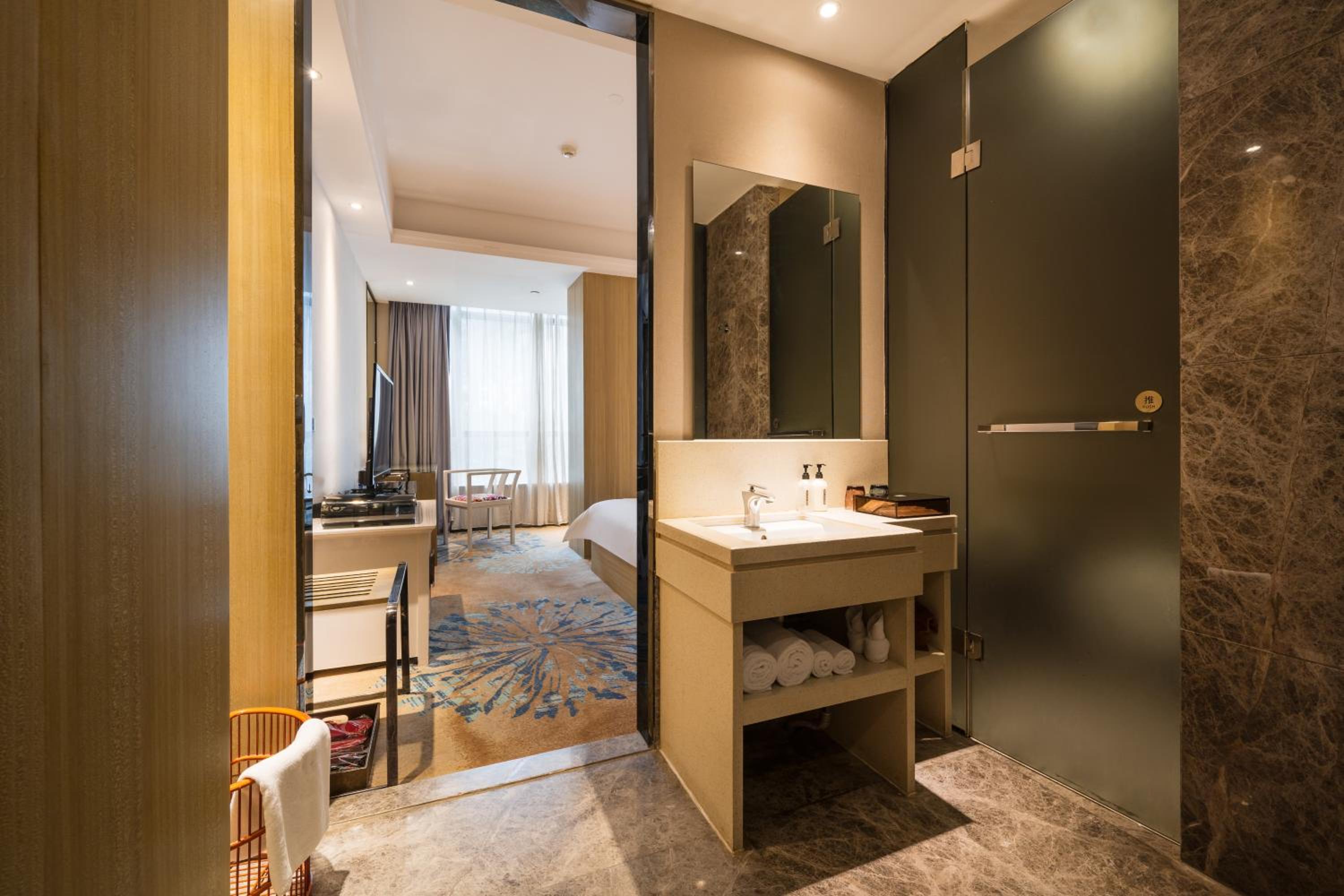 Business King Room photo 3