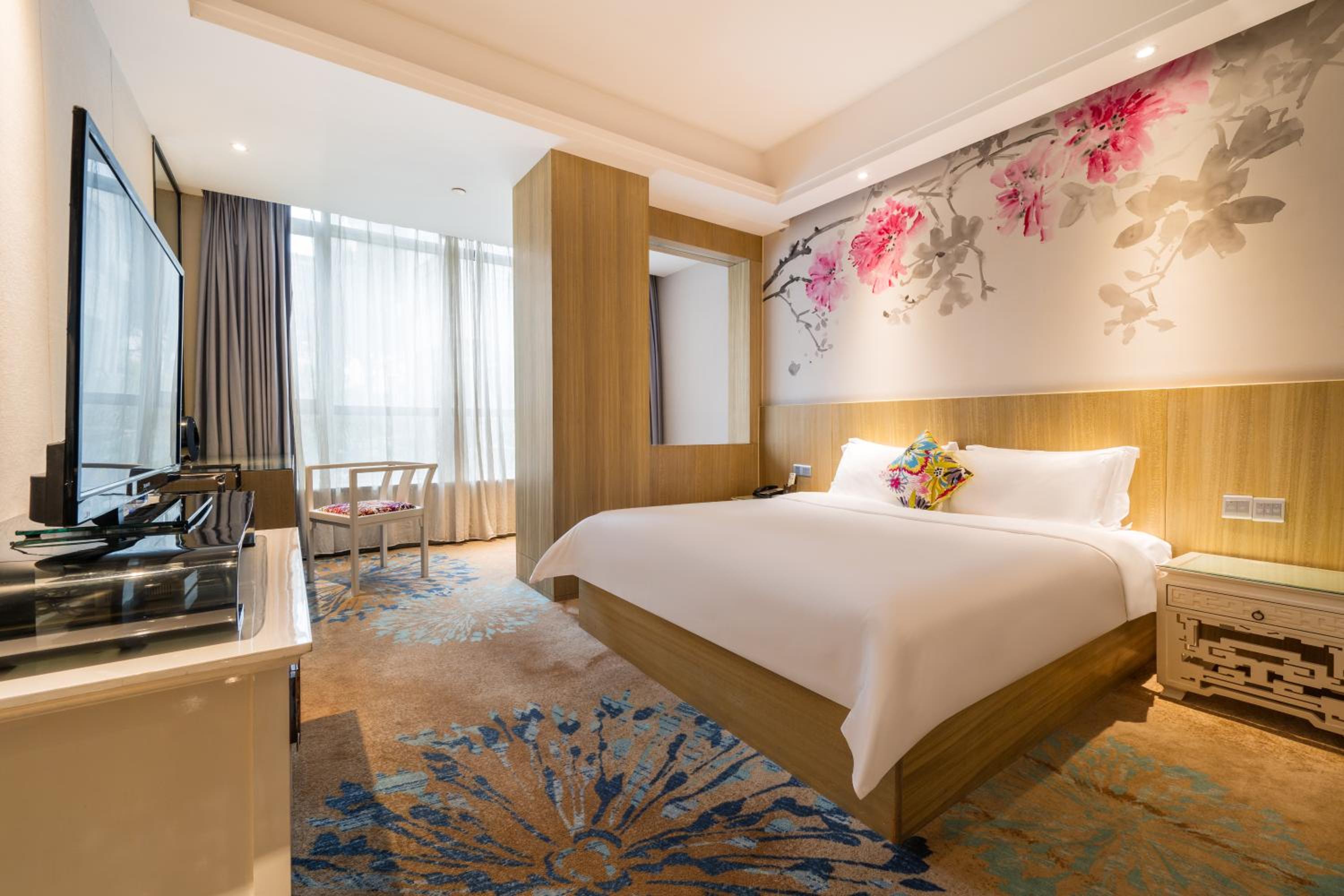 Deluxe King Room photo 1
