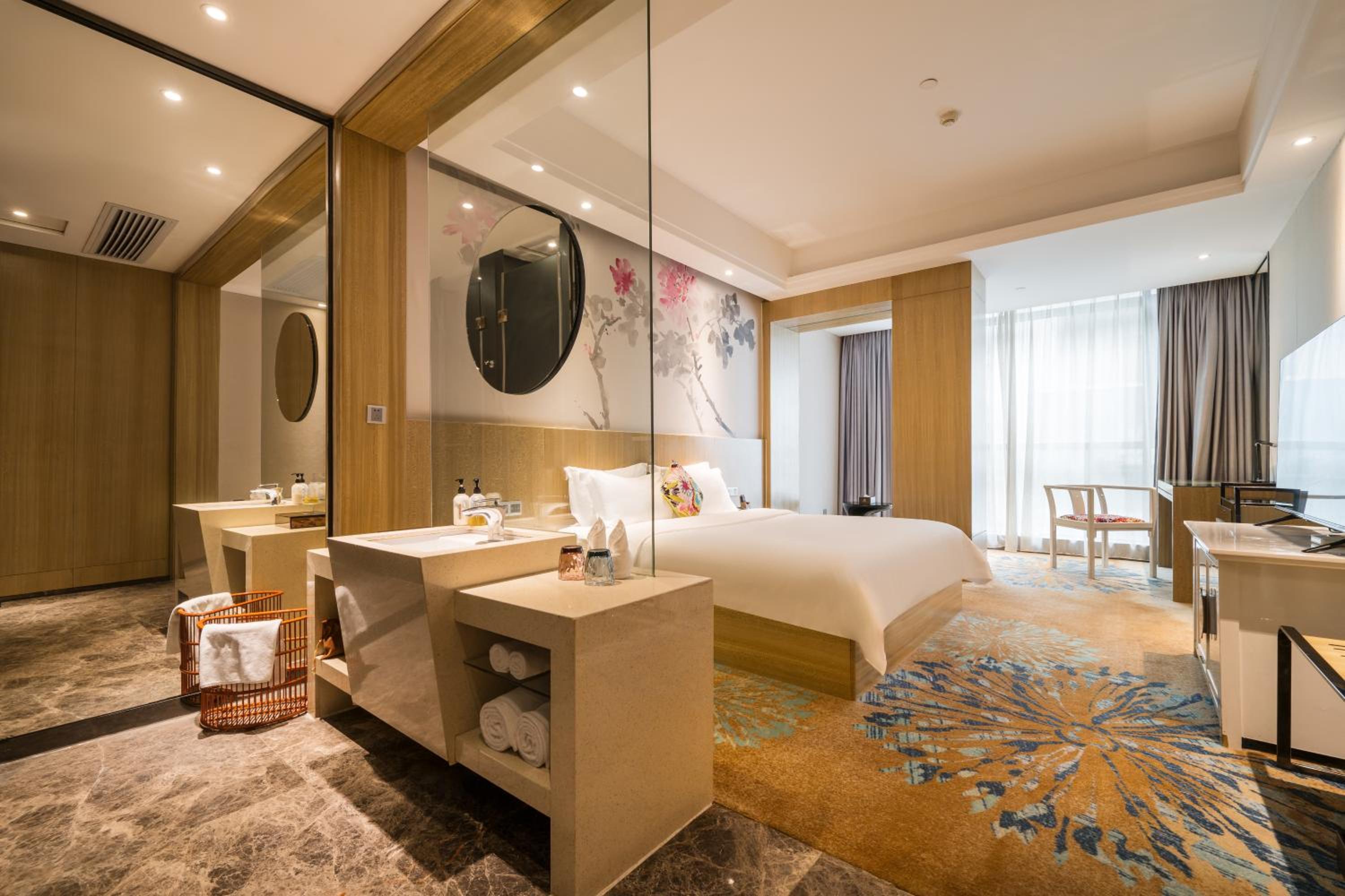 Deluxe King Room photo 2