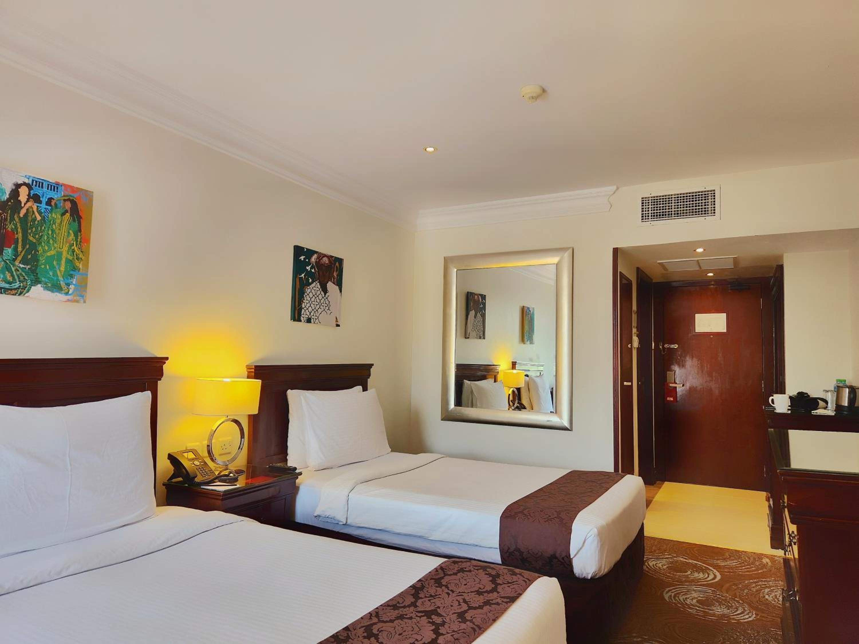 Classic Twin Room - Photo 4