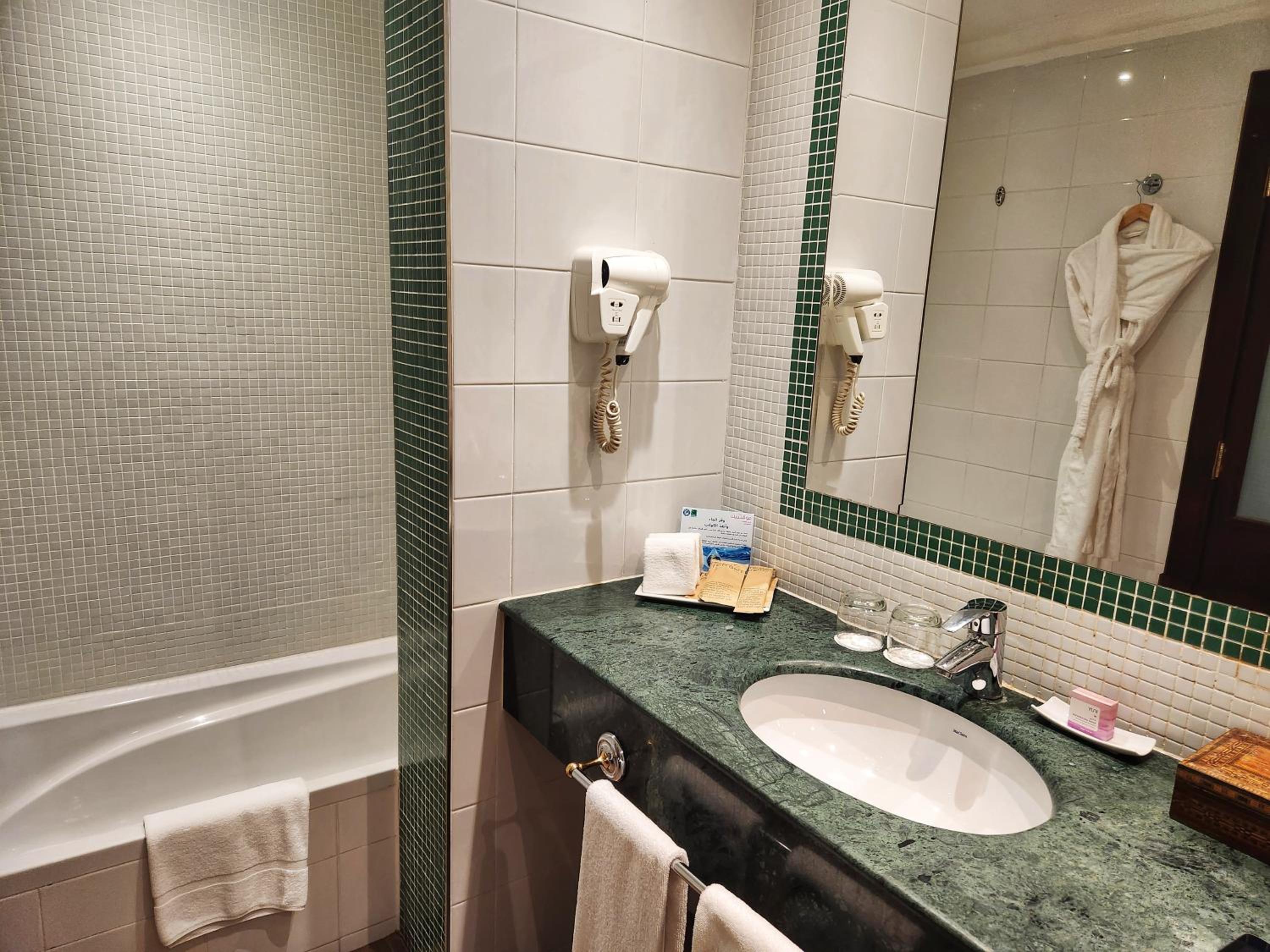 Superior King Room - Photo 3