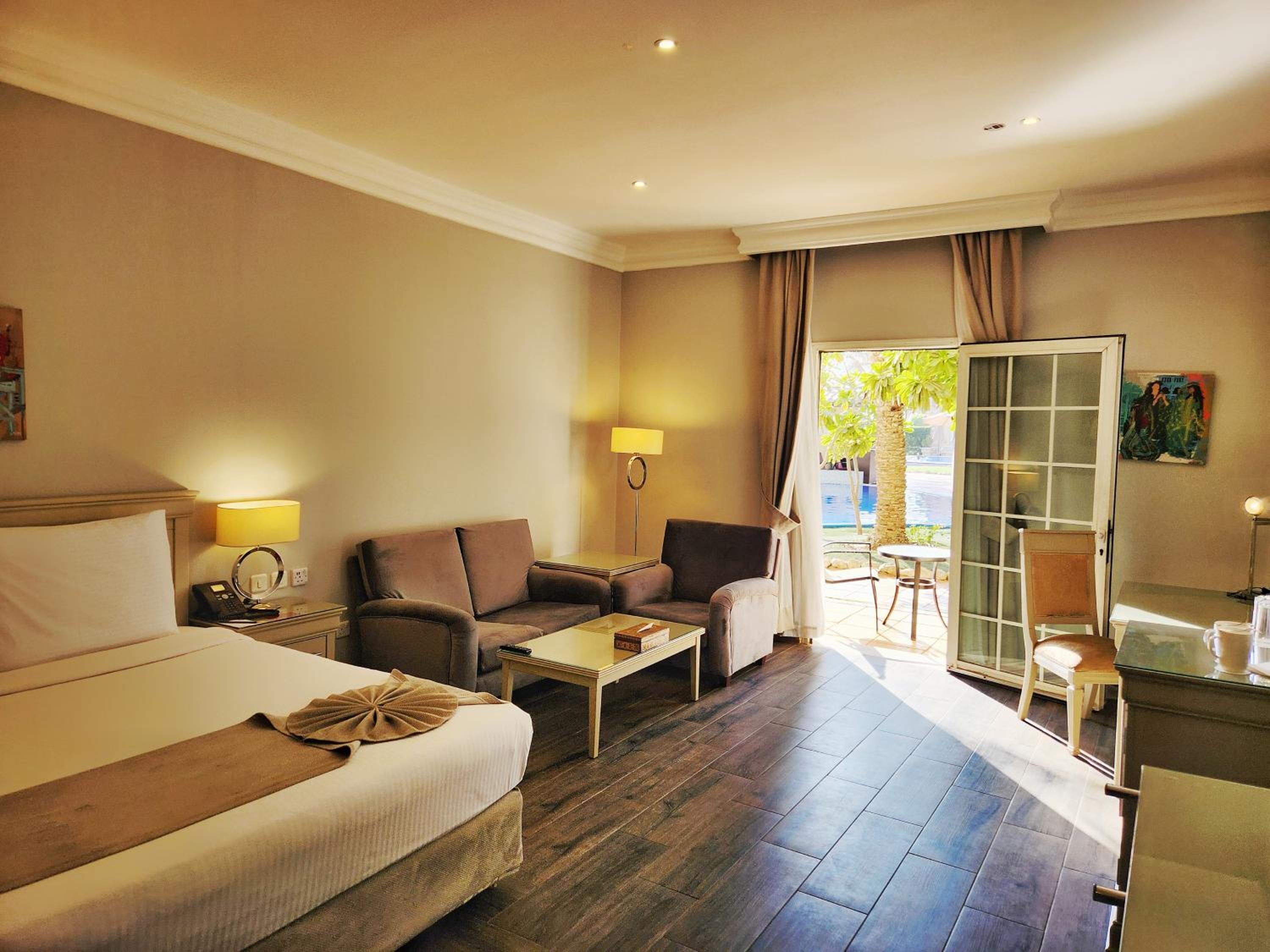 Deluxe King Room - Photo 3