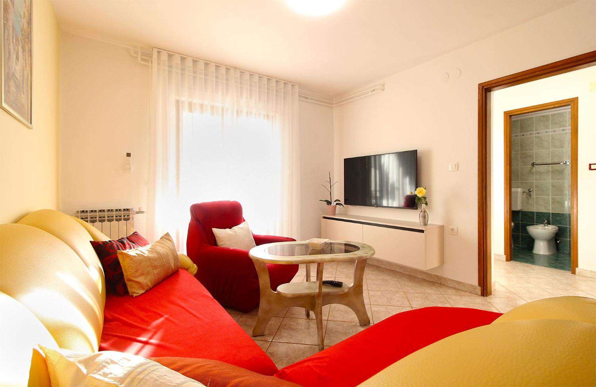 Apartment photo 2