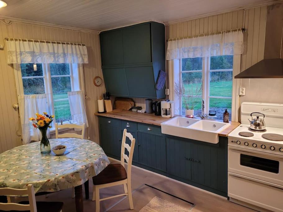 Three-Bedroom House photo 2