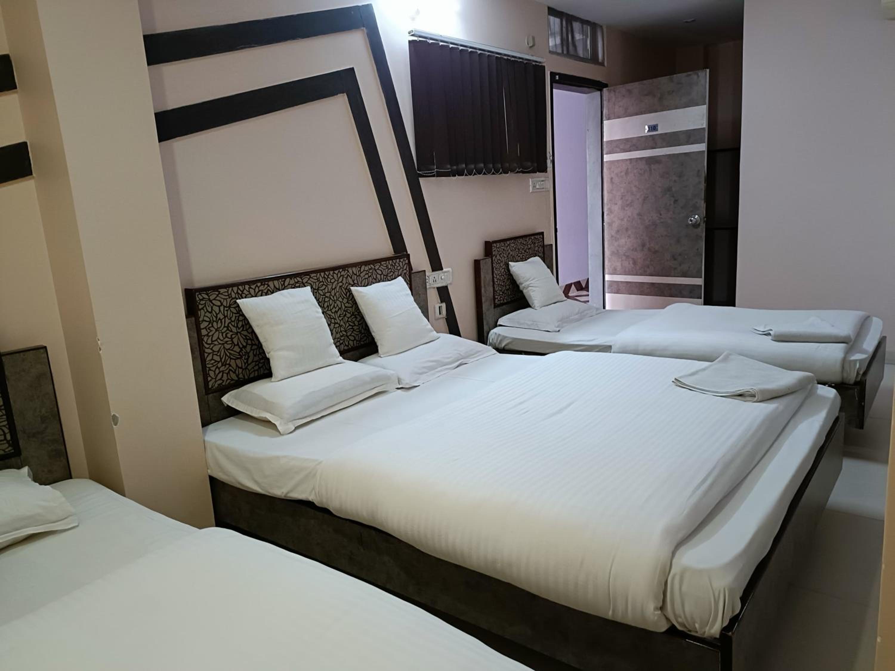 Deluxe Quadruple Room - Photo 3