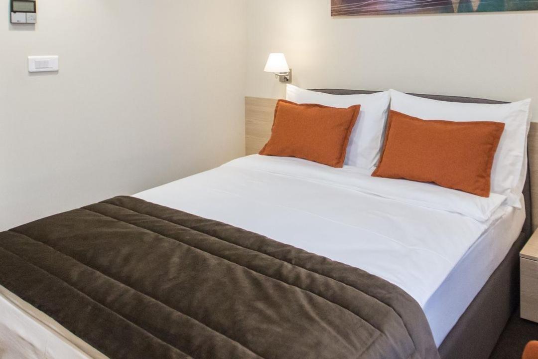 Deluxe Queen Room - Photo 1