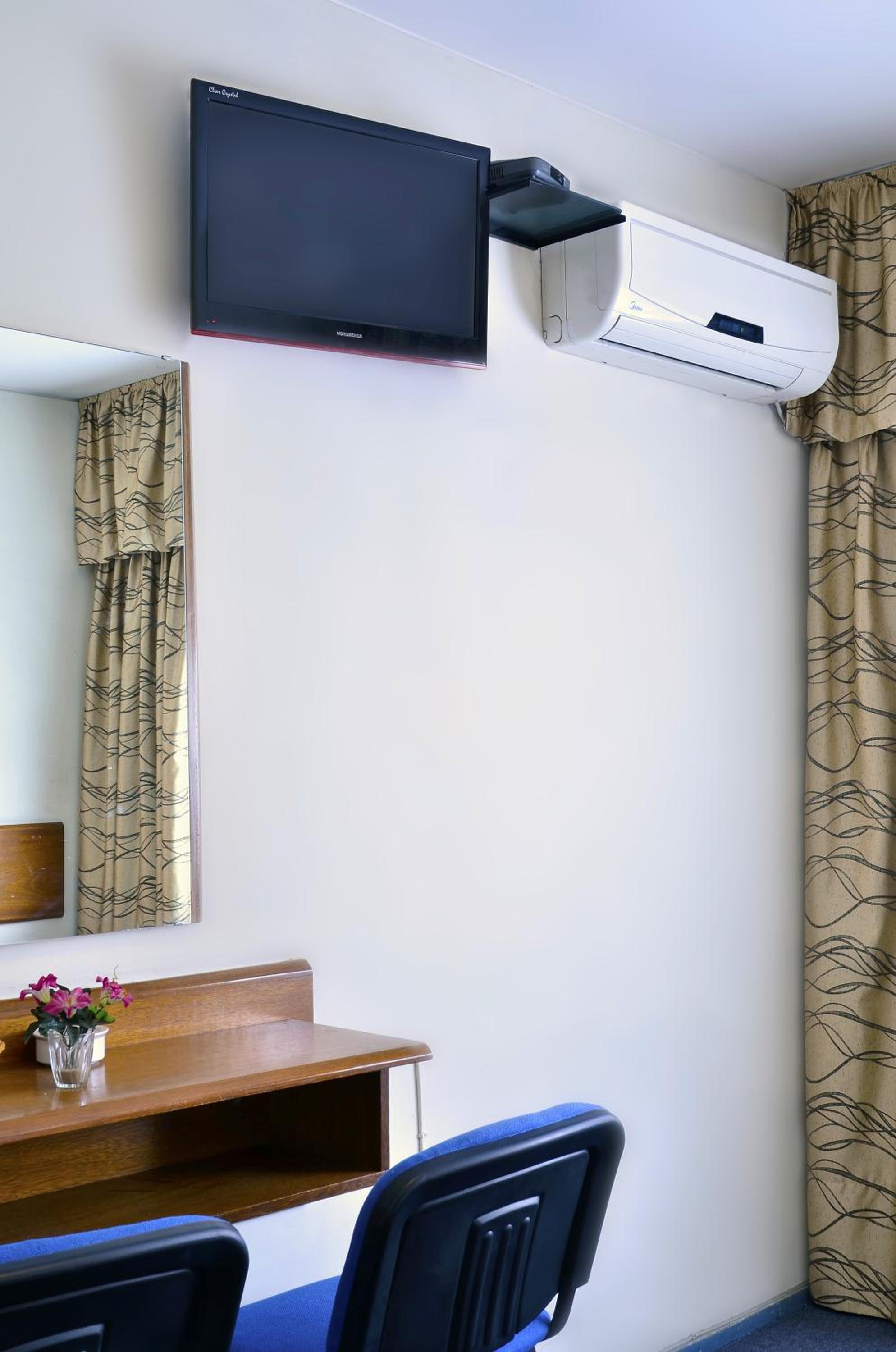 Hotel Hispano — Family Room