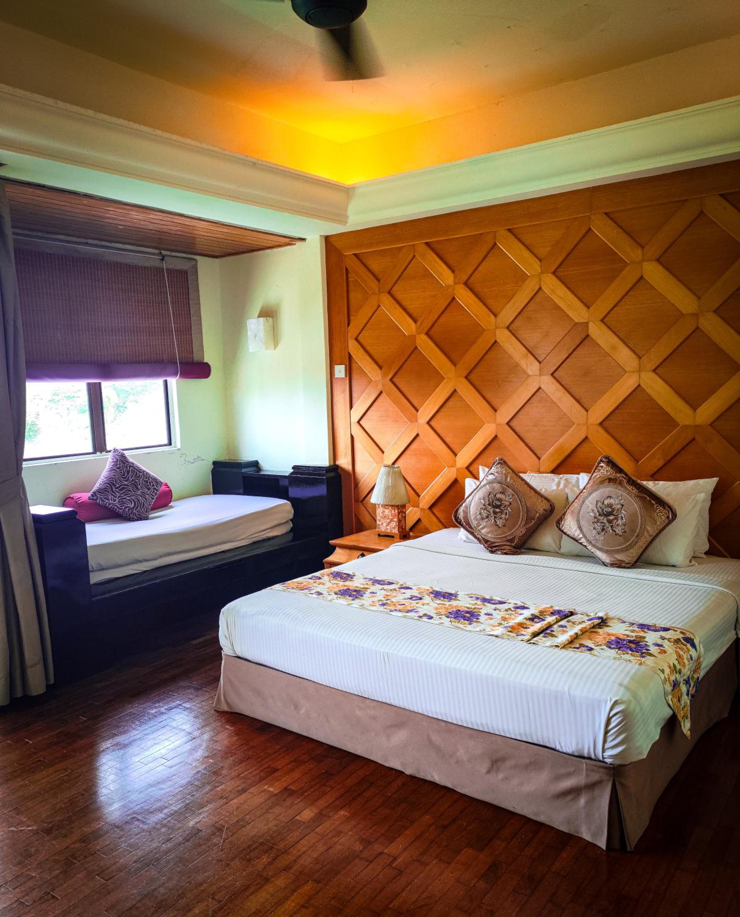 Deluxe Suite with Sea View photo 2