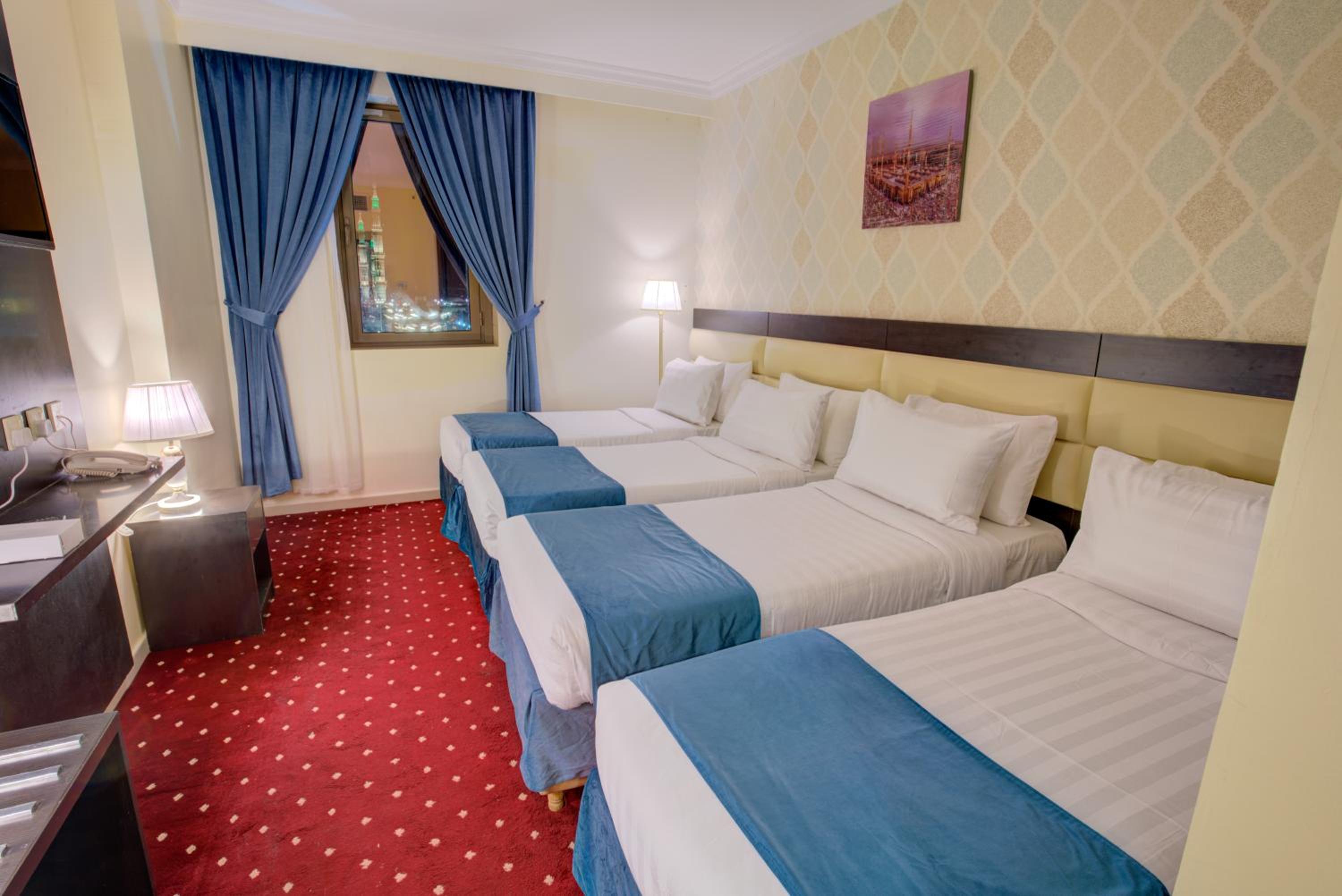 Quadruple Room - Photo 1