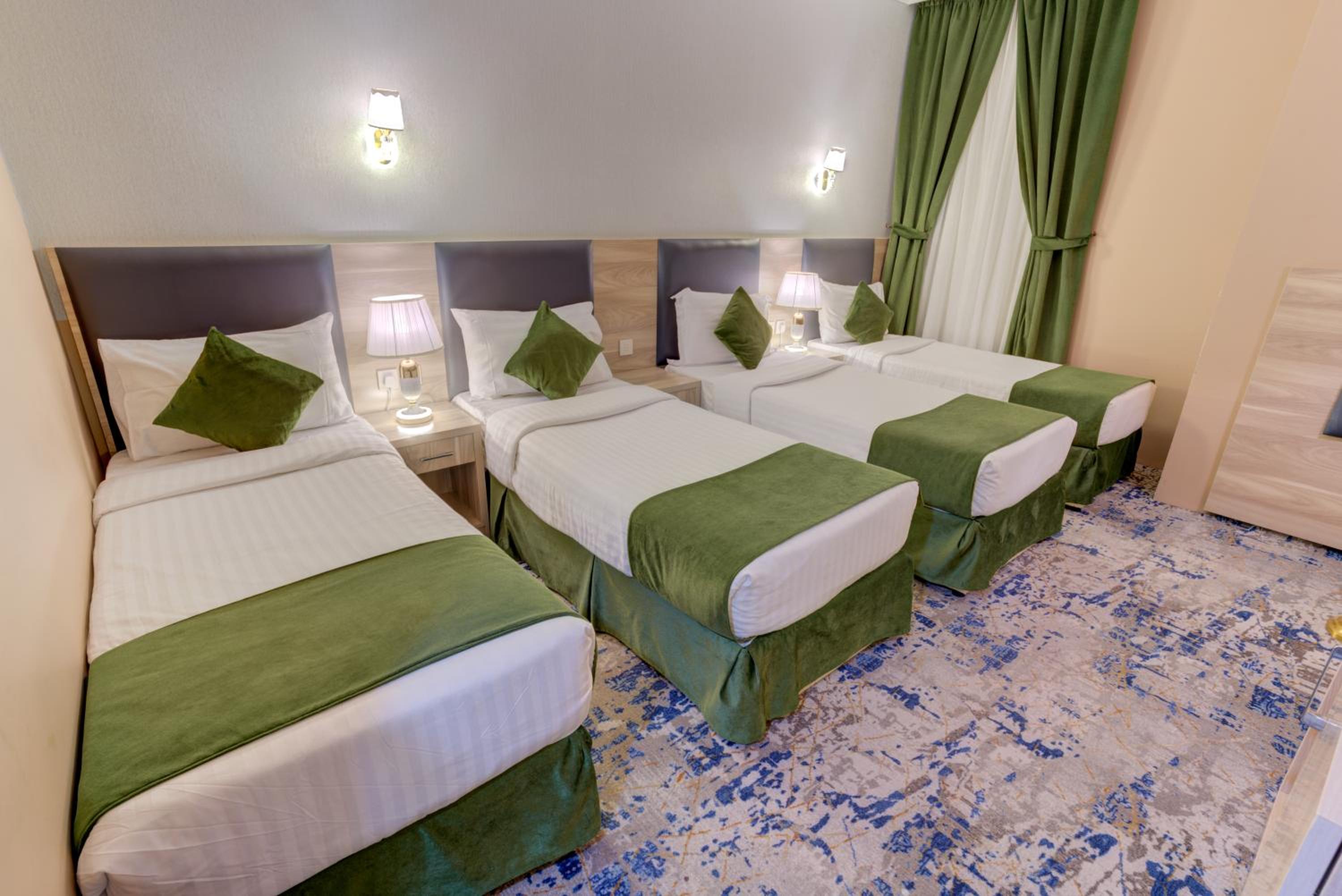 Quadruple Room - Photo 9
