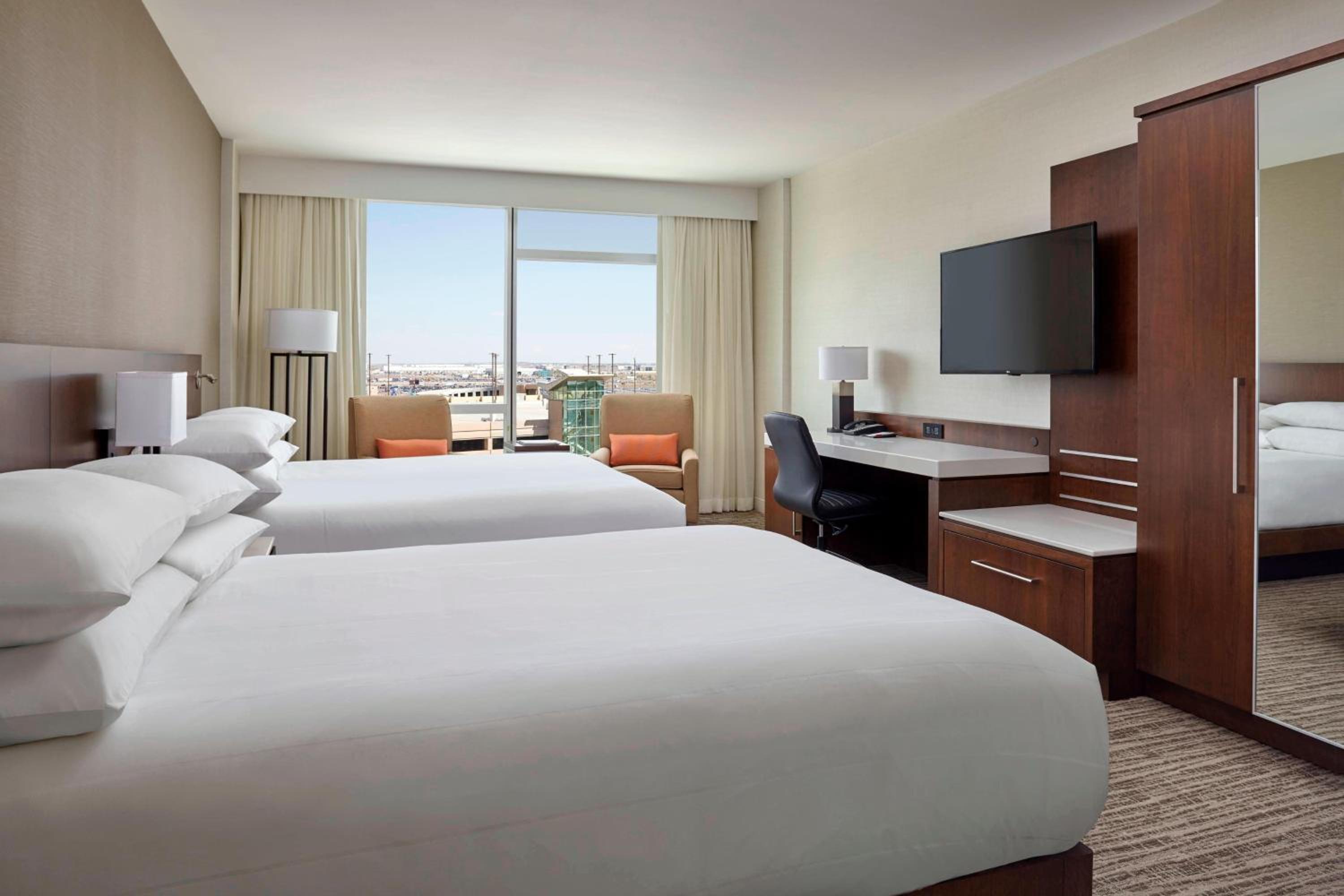 Queen Room with Two Queen Beds and Airport View