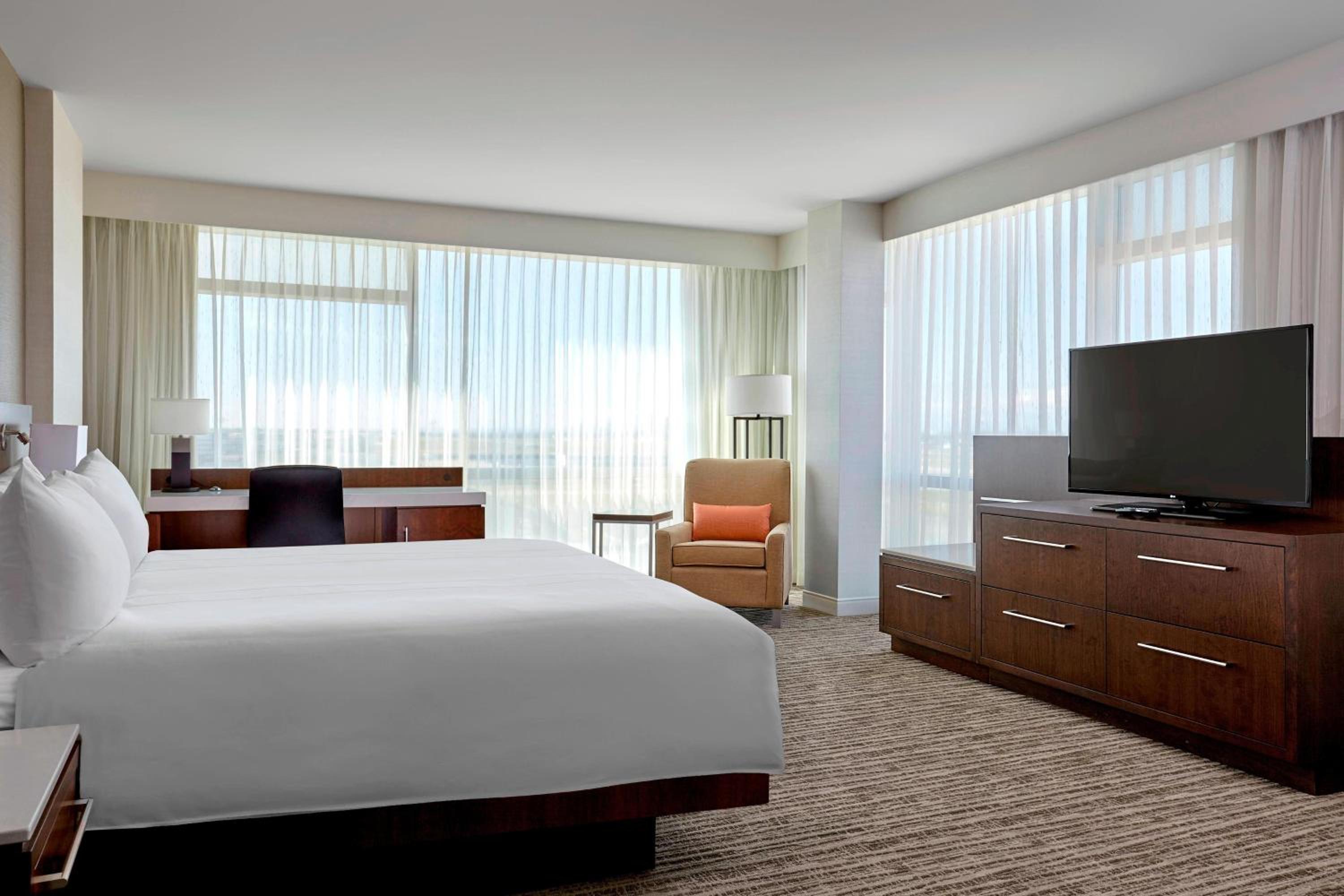 Corner King Room