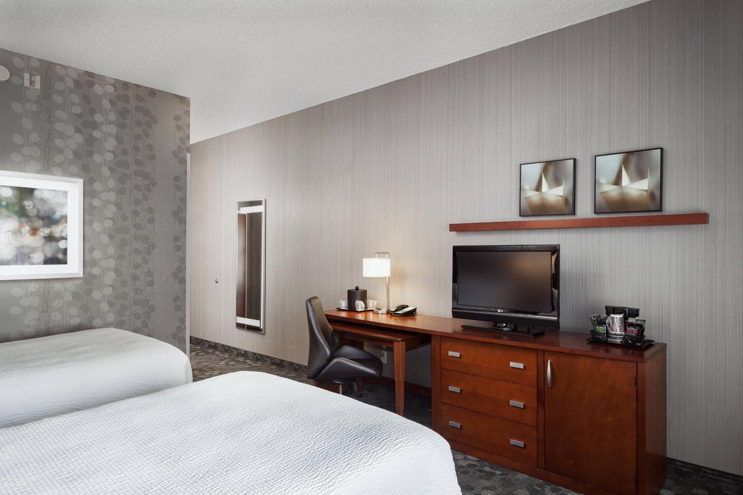 Double Room with Two Double Beds - Photo 2