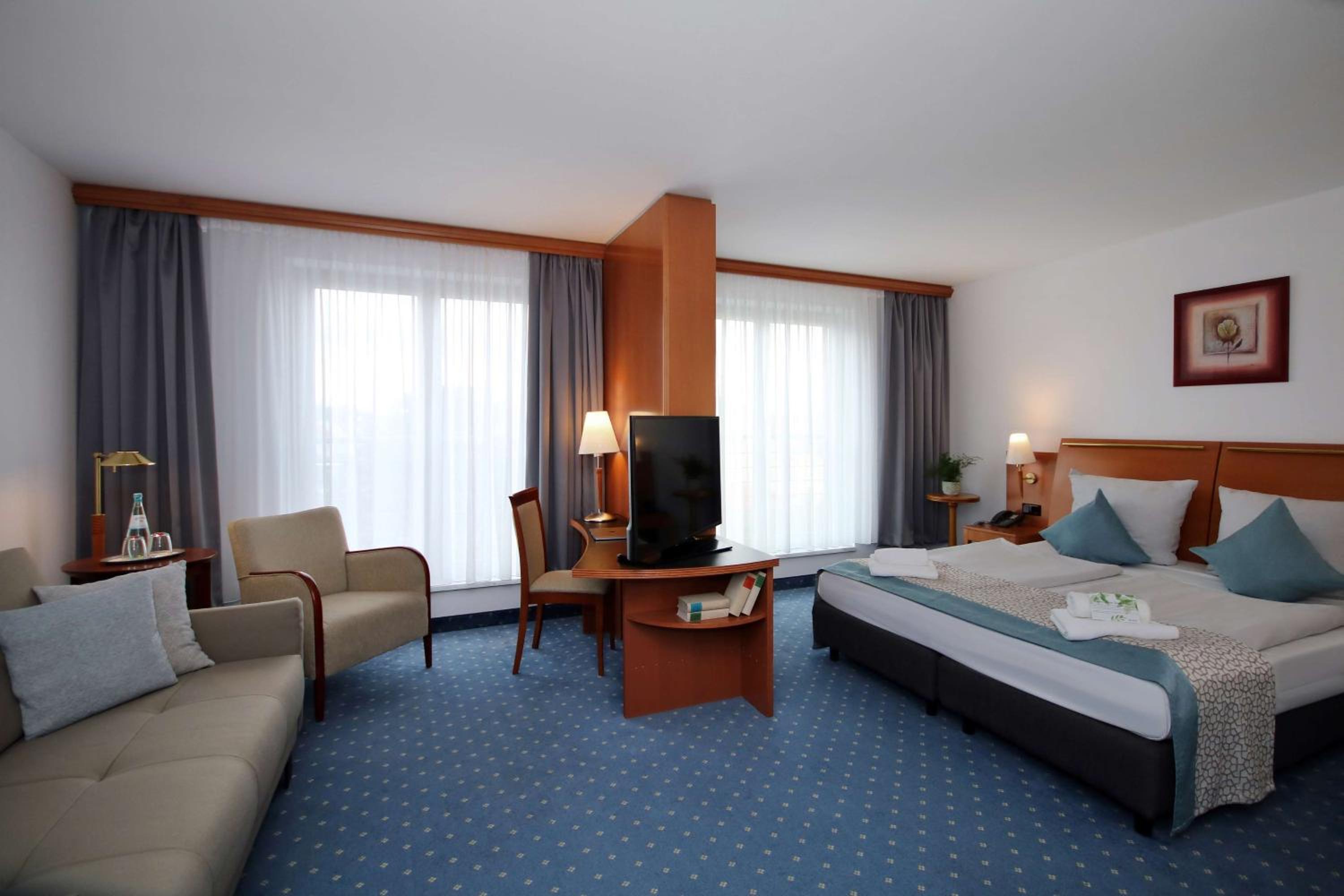 Junior Suite with Double Bed - Photo 5